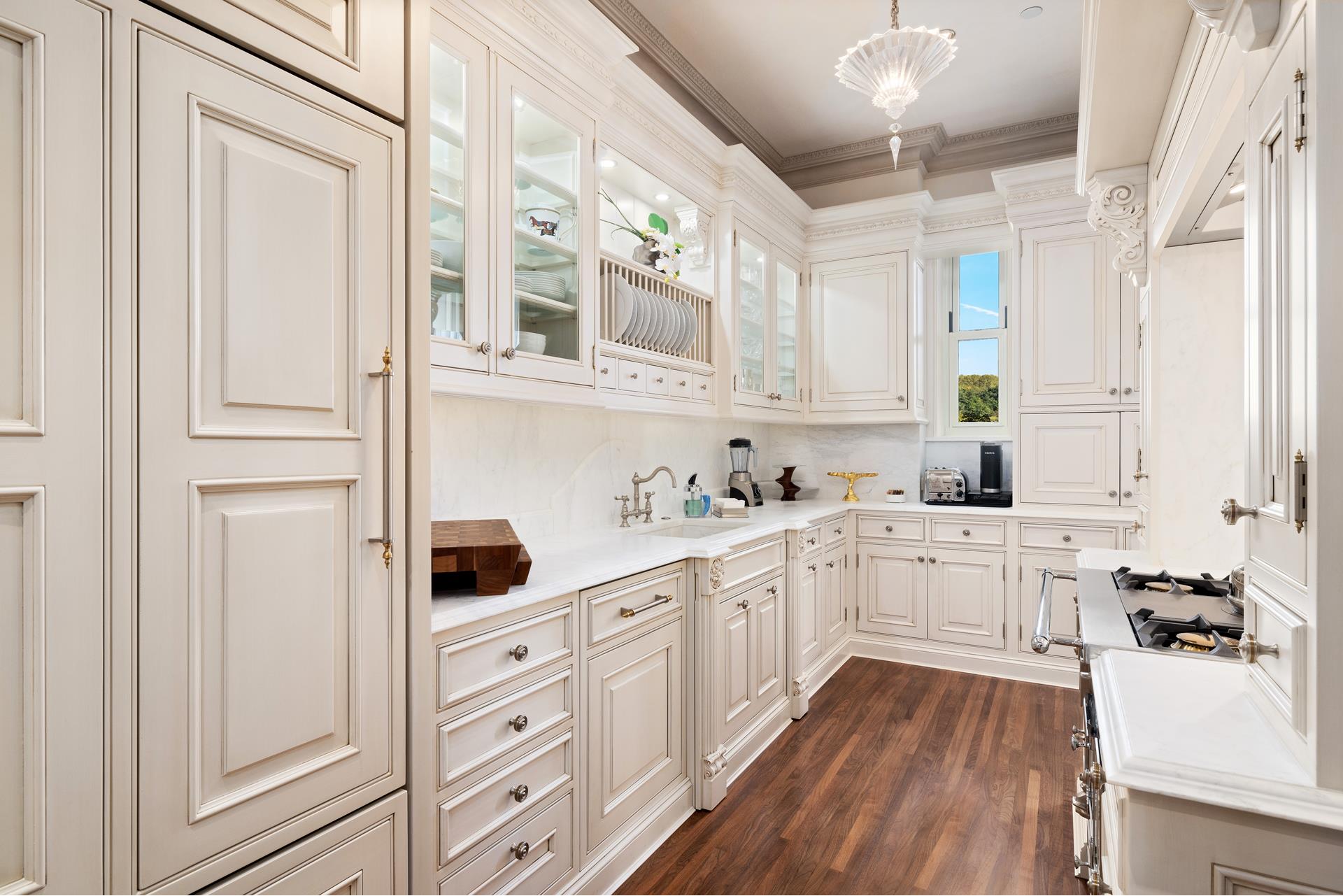 1 CENTRAL Park S 909