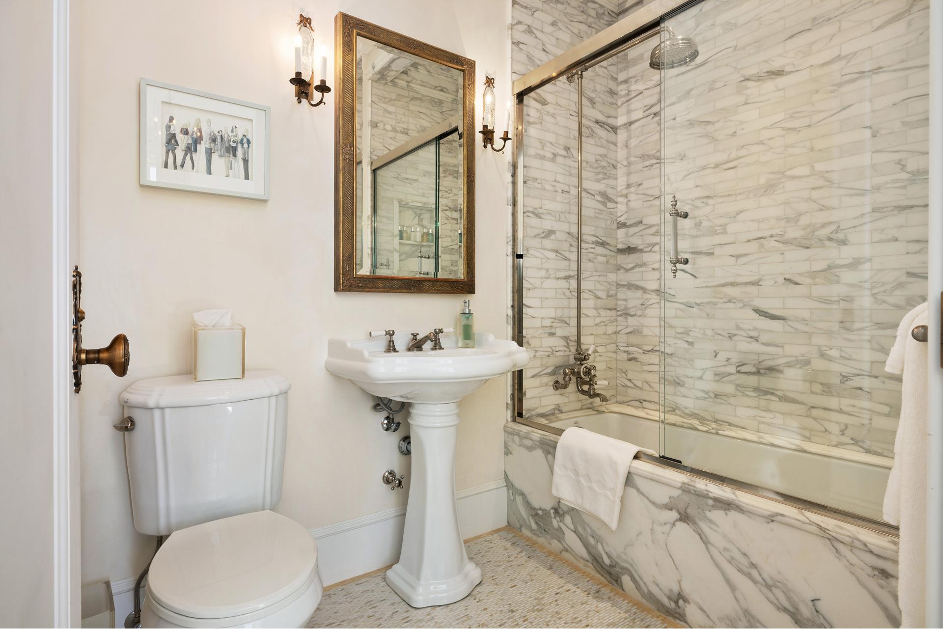 1 CENTRAL Park S 909