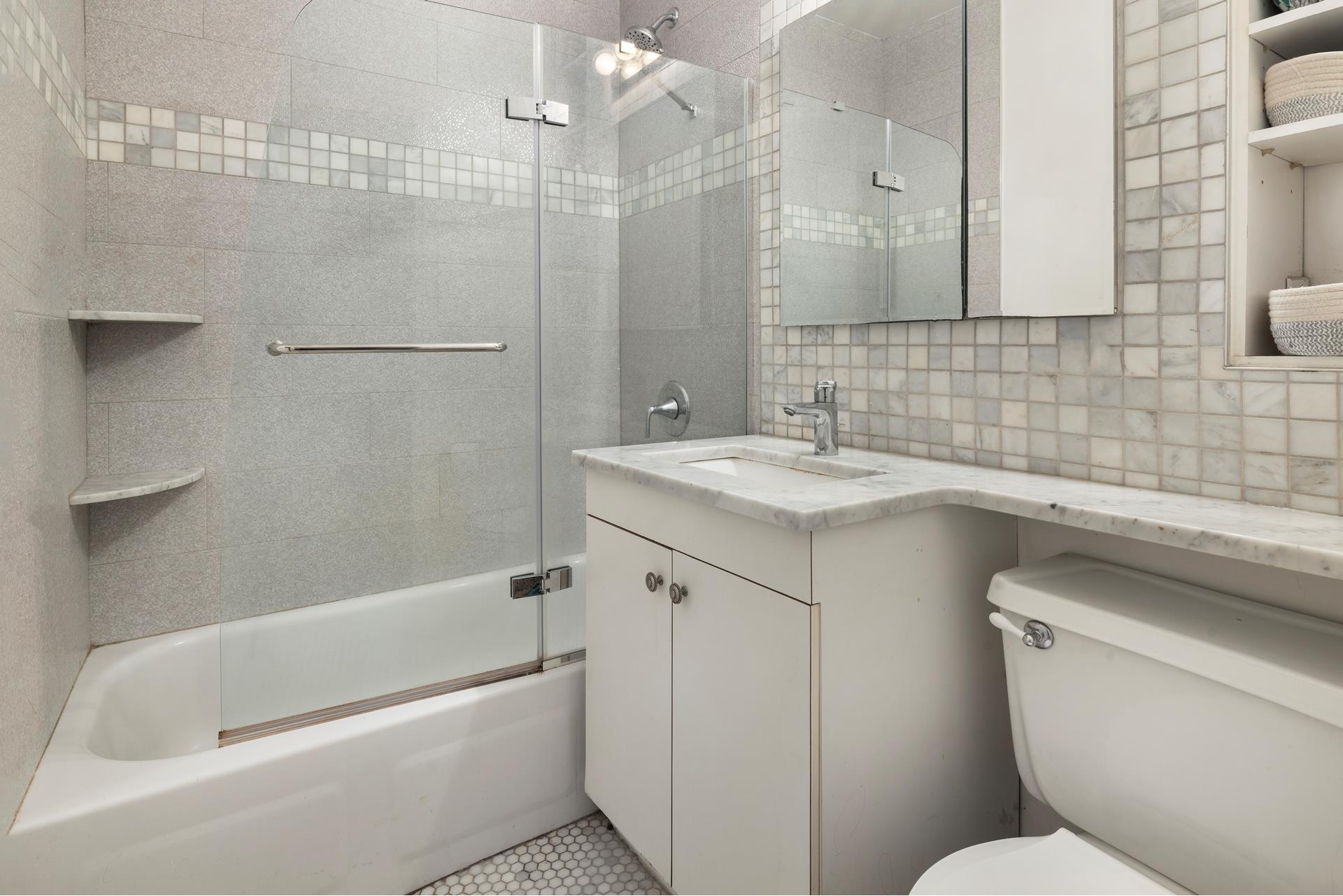 4 LEXINGTON Avenue 2E