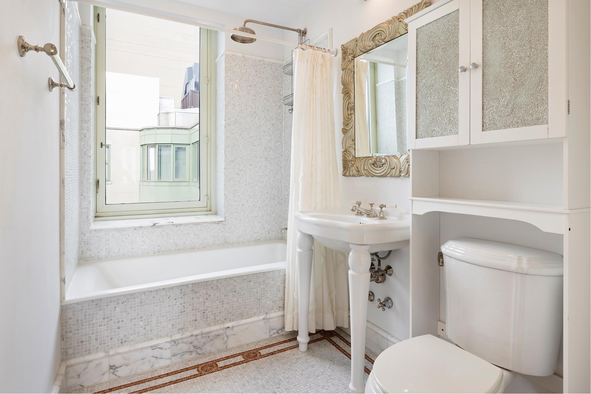 1 CENTRAL Park S PH11