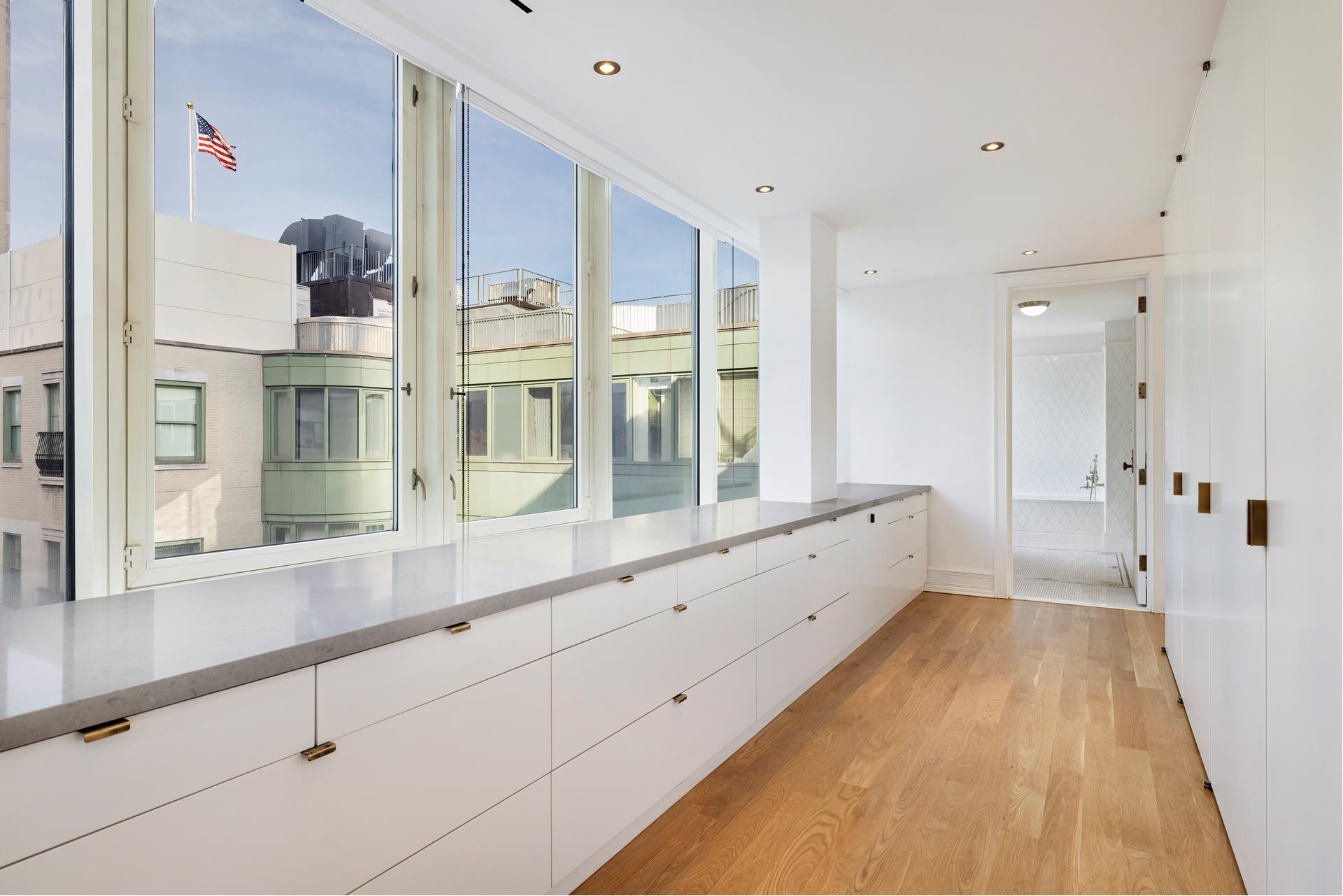 1 CENTRAL Park S PH11