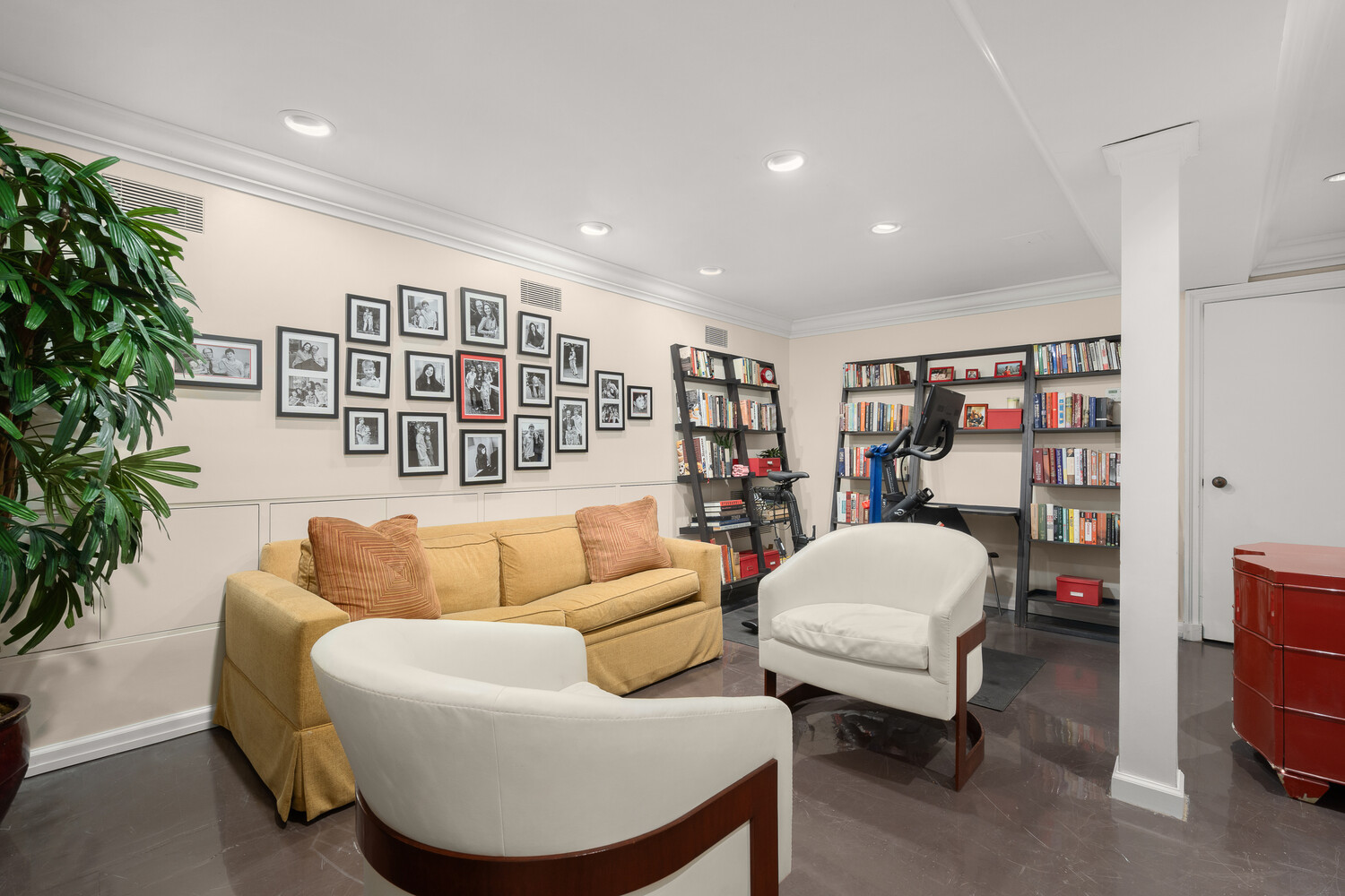 518 E 89TH Street