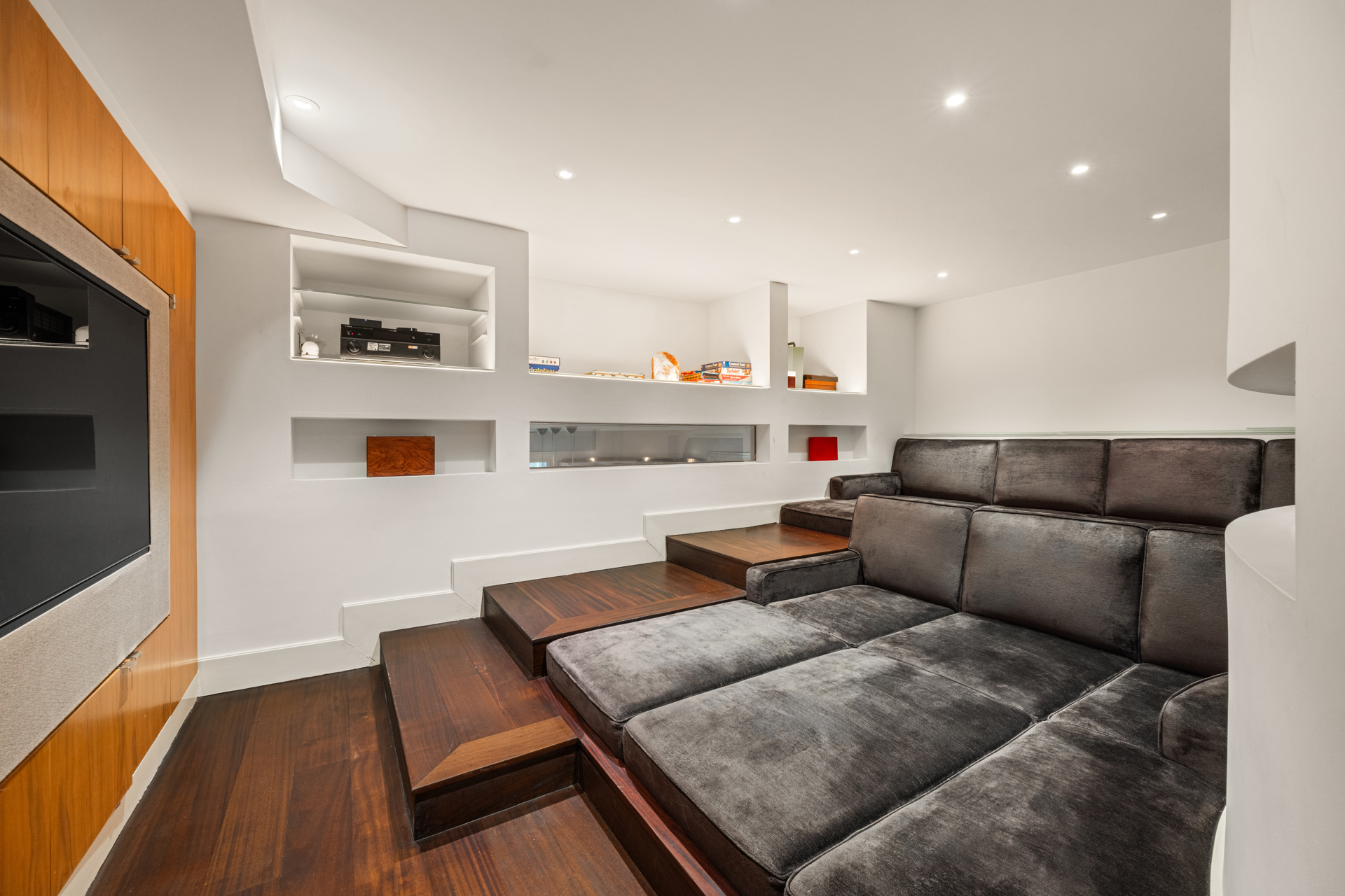 102 PRINCE Street 2NDFLOOR