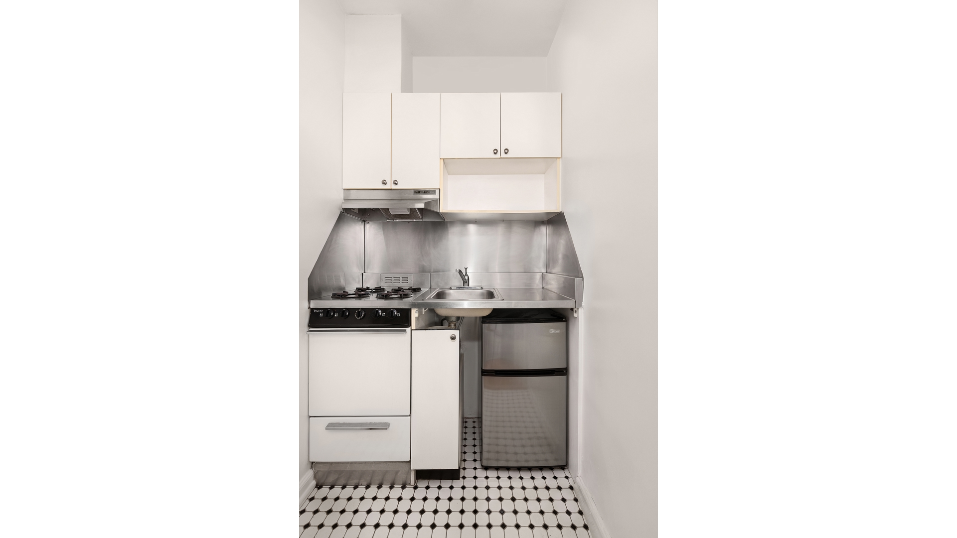 345 E 19TH Street 3B