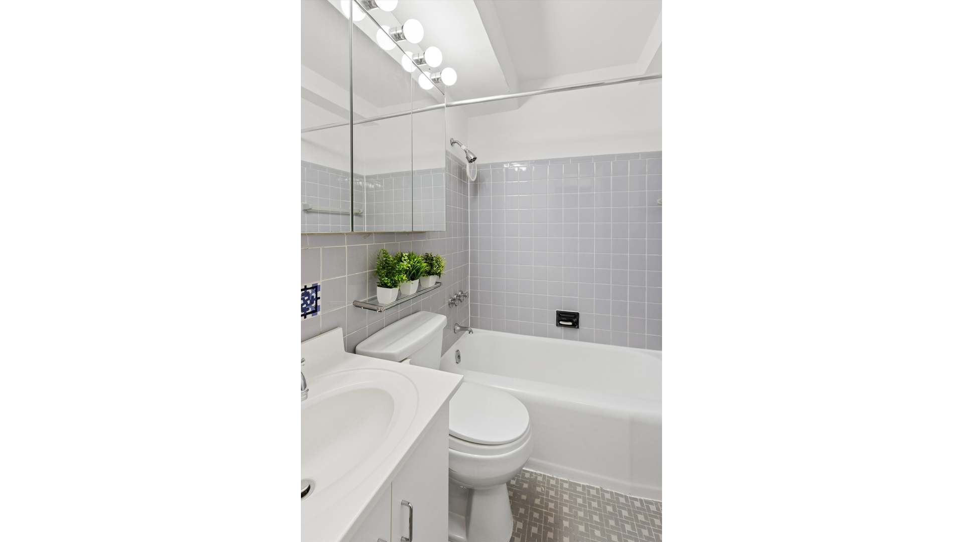 315 E 70TH Street 8B