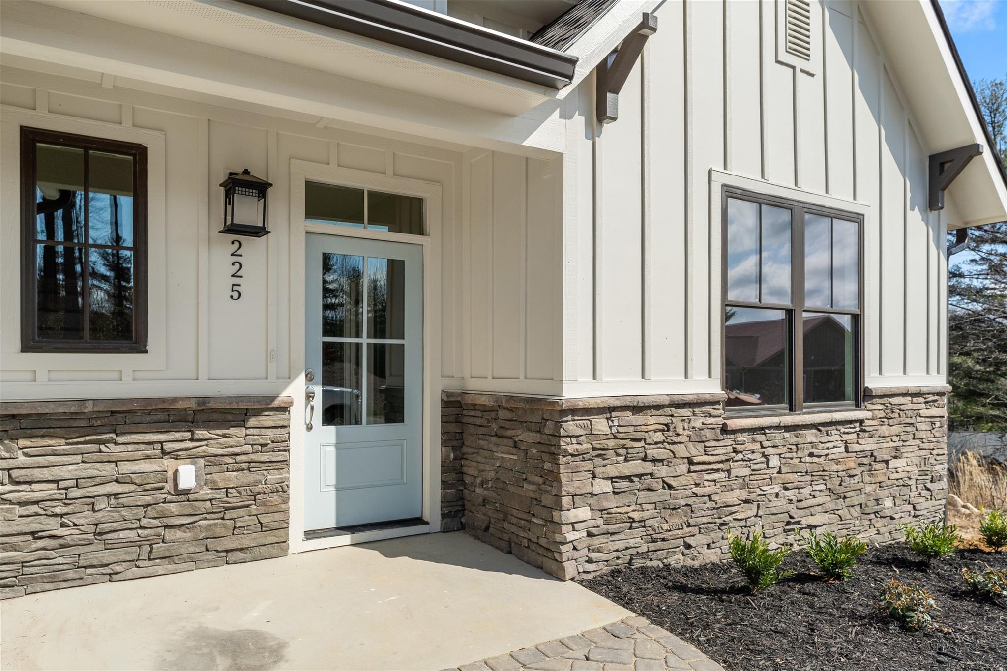 243 Hogans View Circle