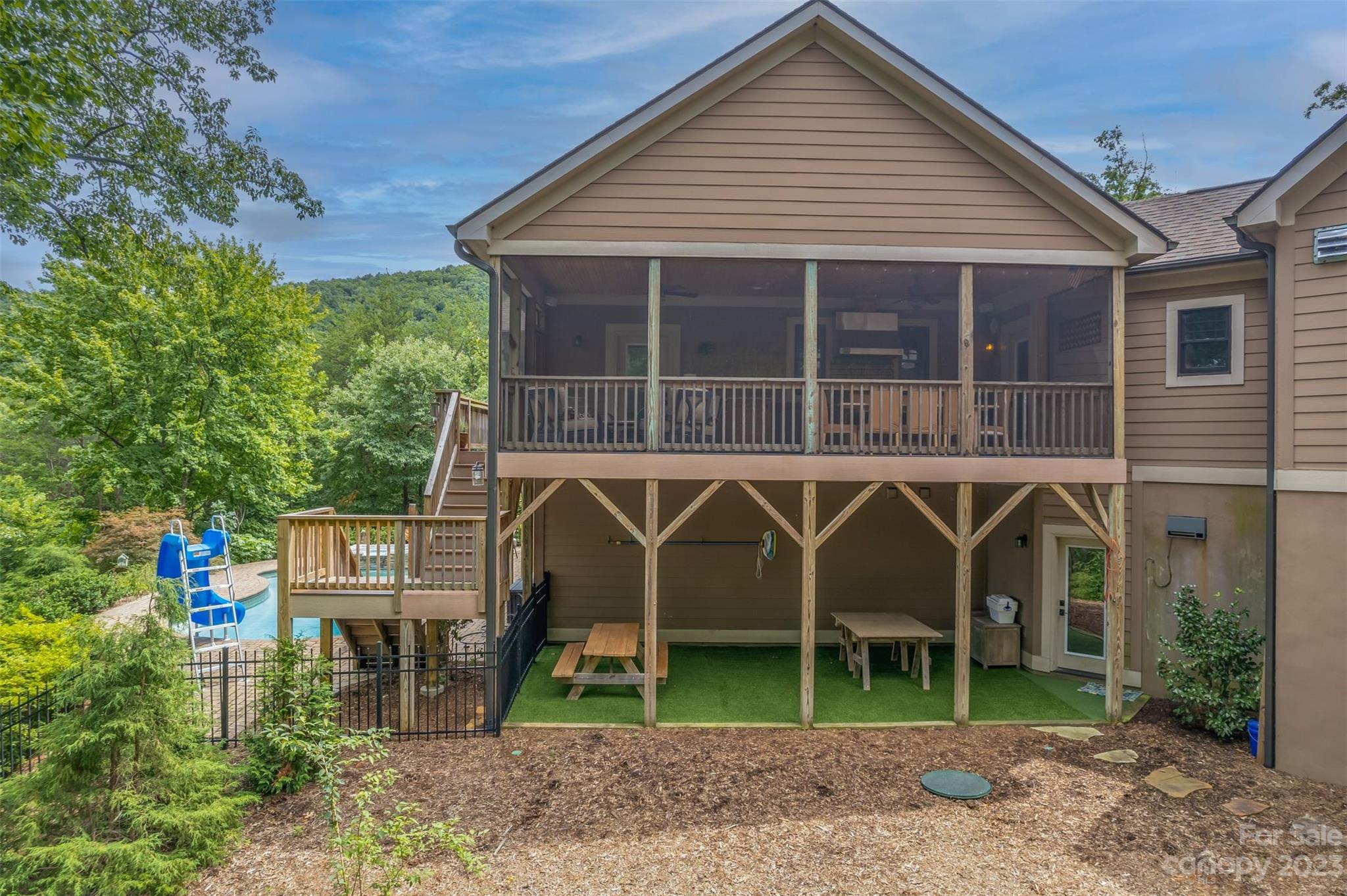 135 Anthony Court