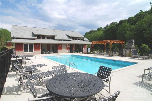 48 Creekside View Drive