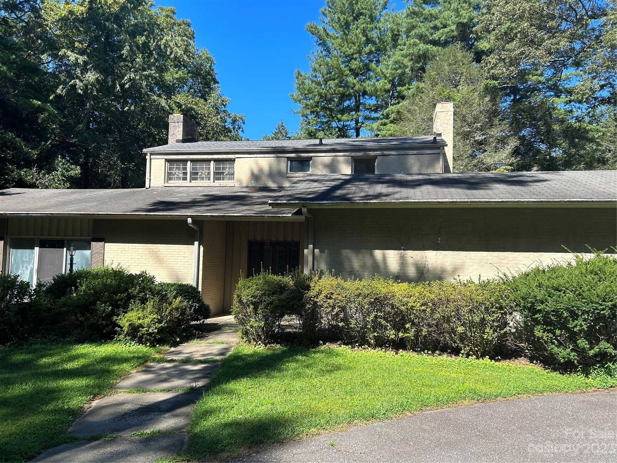 313 Vanderbilt Road