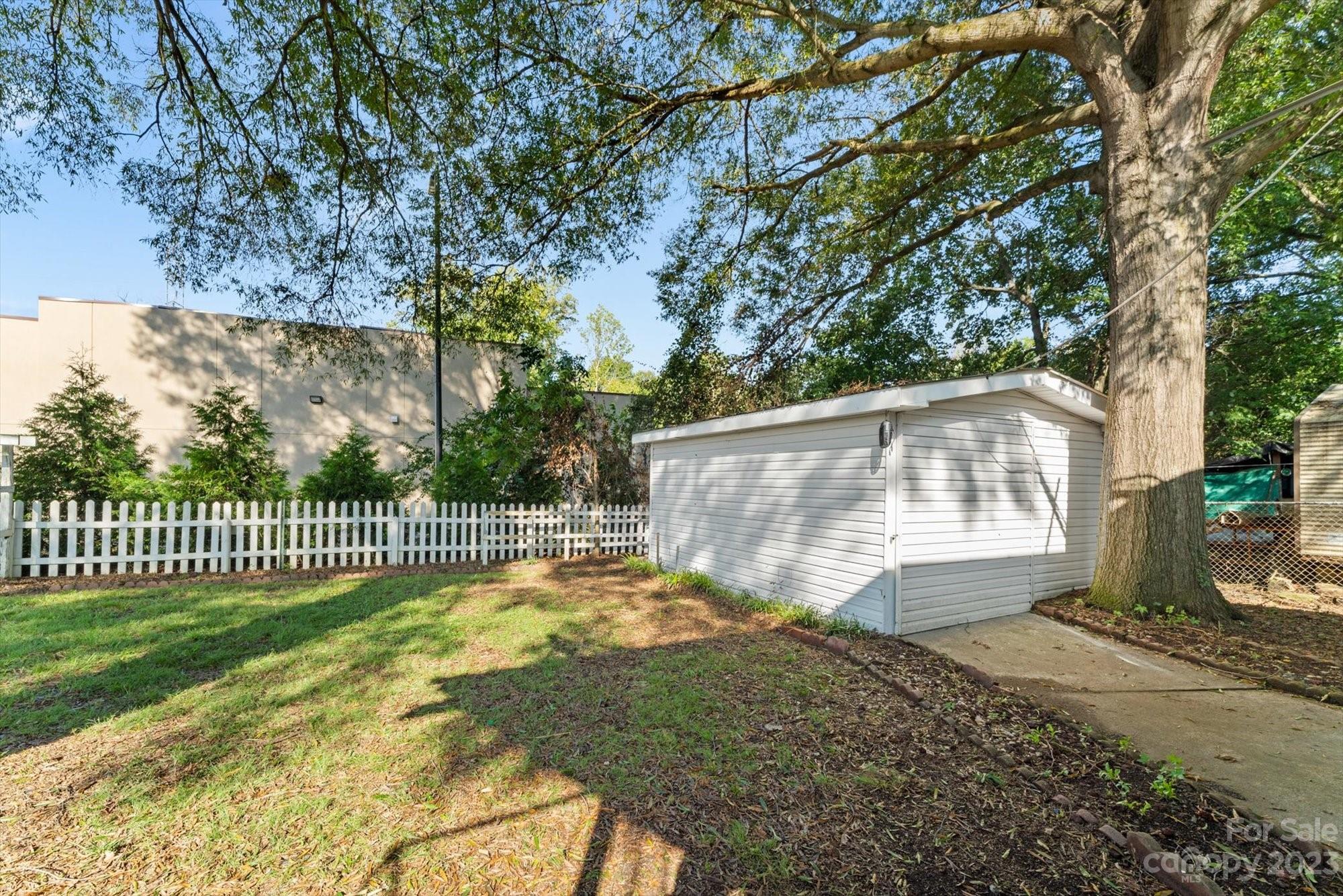 537 Bruton Drive NW