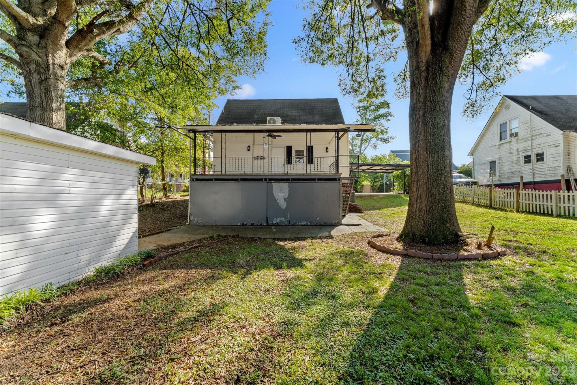 537 Bruton Drive NW