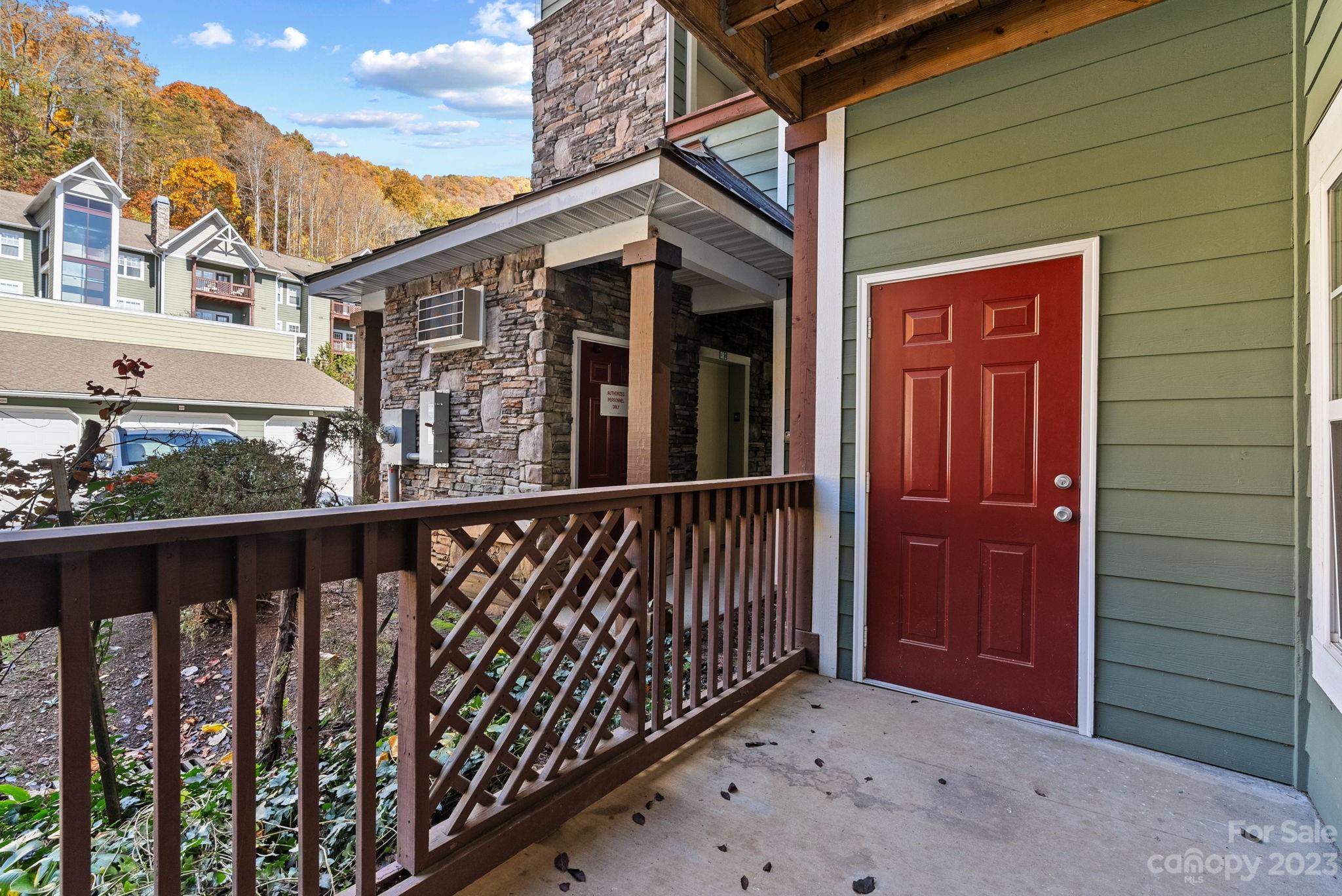 1000 Olde Eastwood Village Boulevard