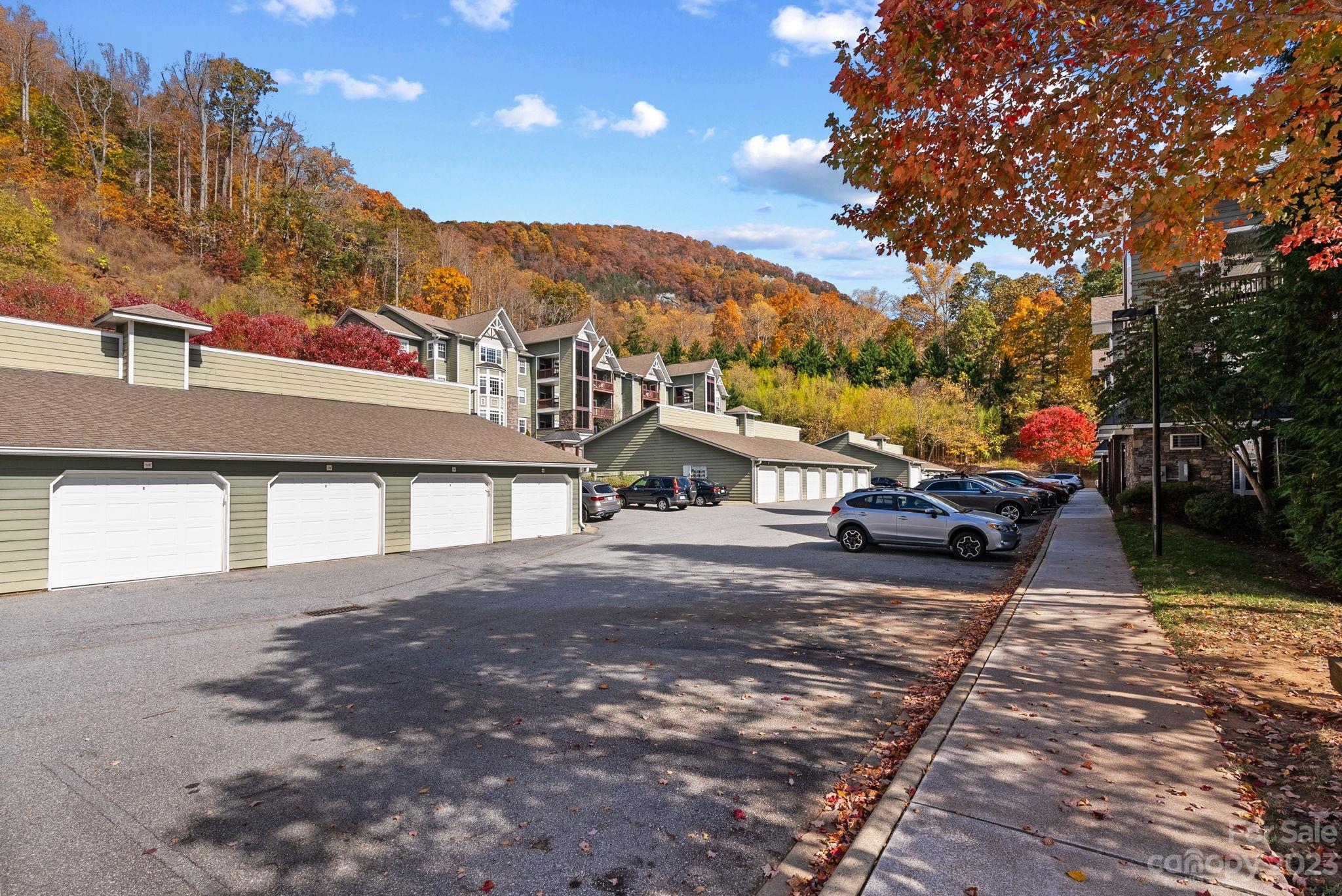 1000 Olde Eastwood Village Boulevard