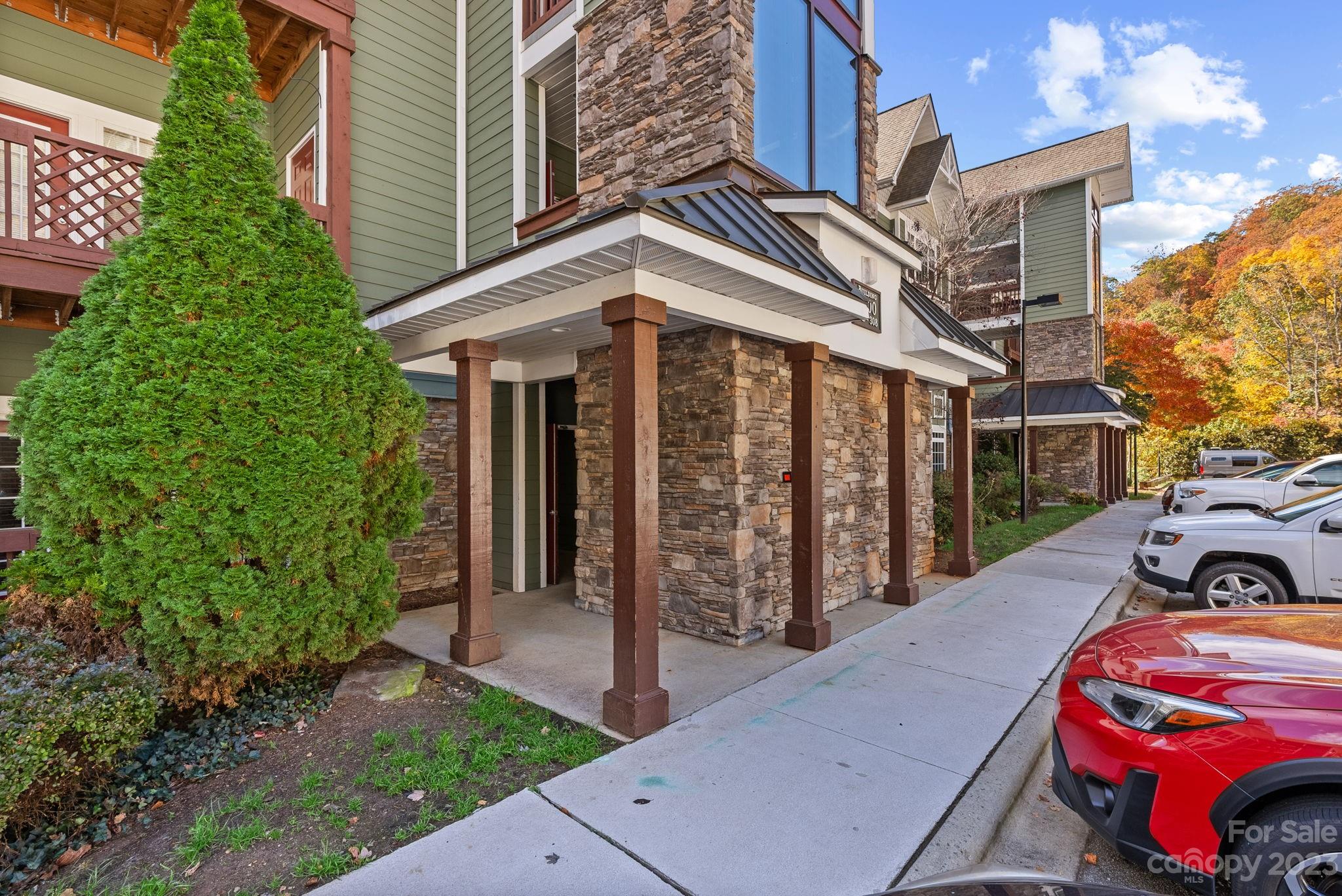 1000 Olde Eastwood Village Boulevard