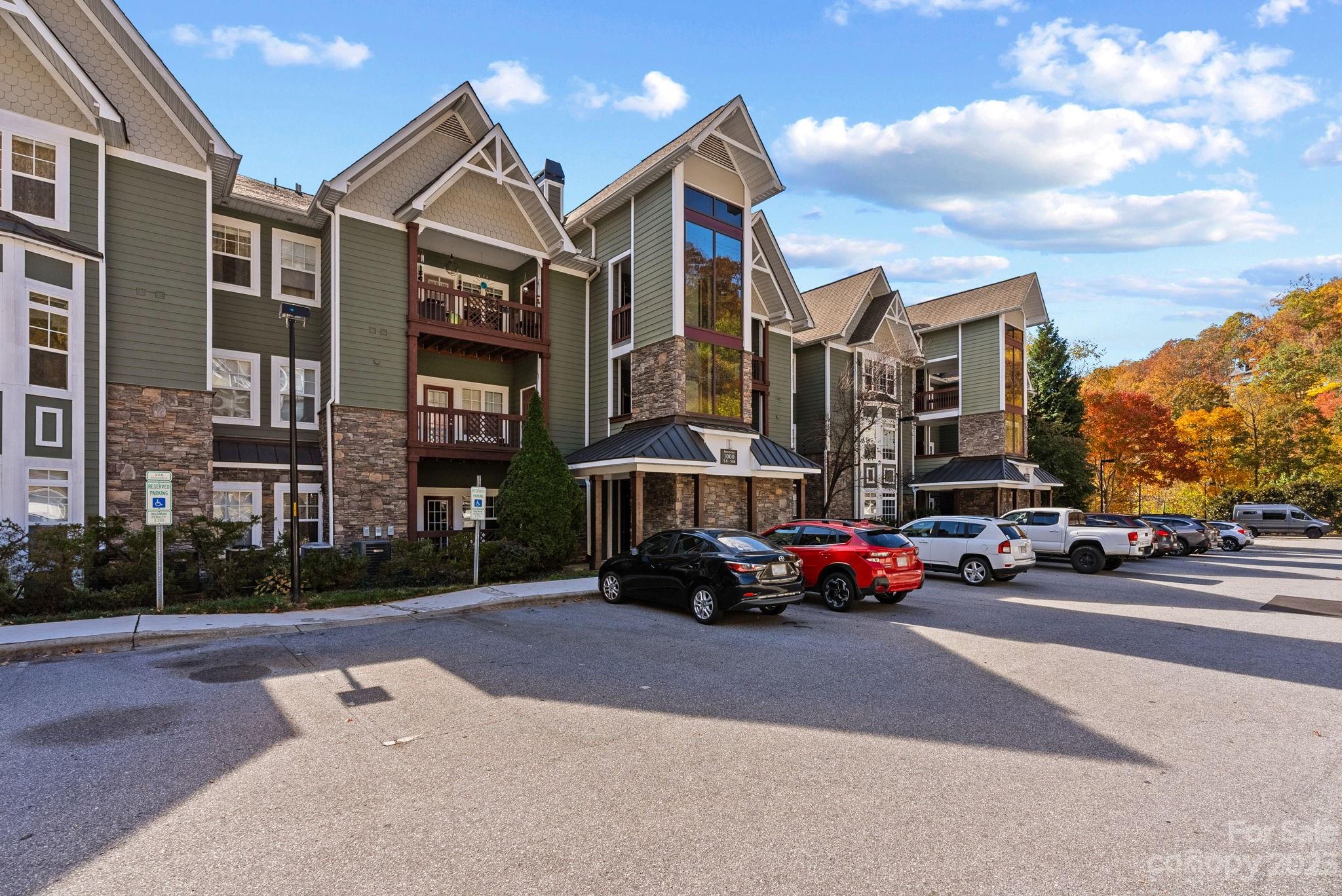 1000 Olde Eastwood Village Boulevard