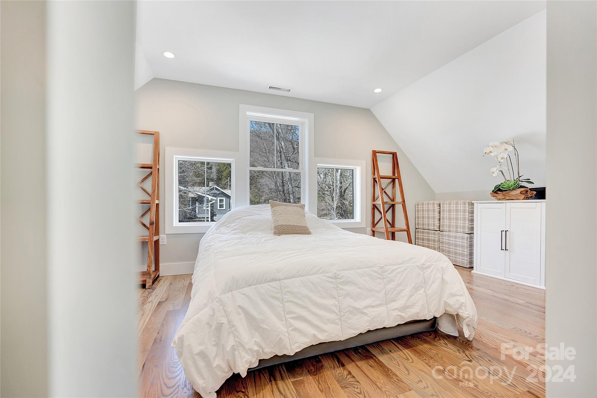 7 Mountain View Avenue