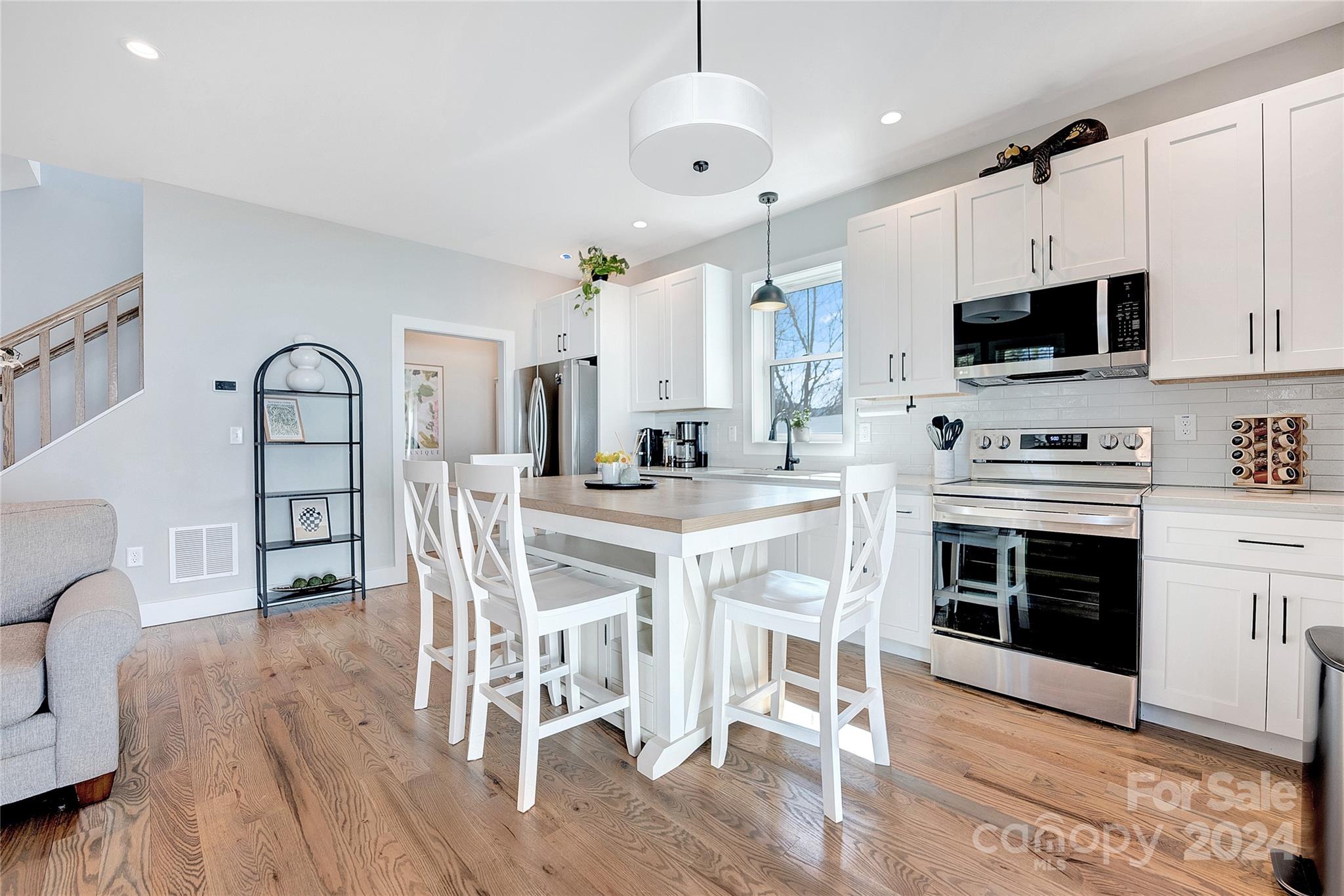 7 Mountain View Avenue