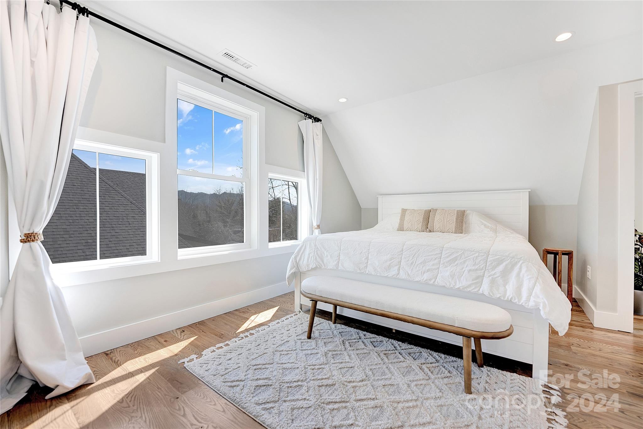 7 Mountain View Avenue