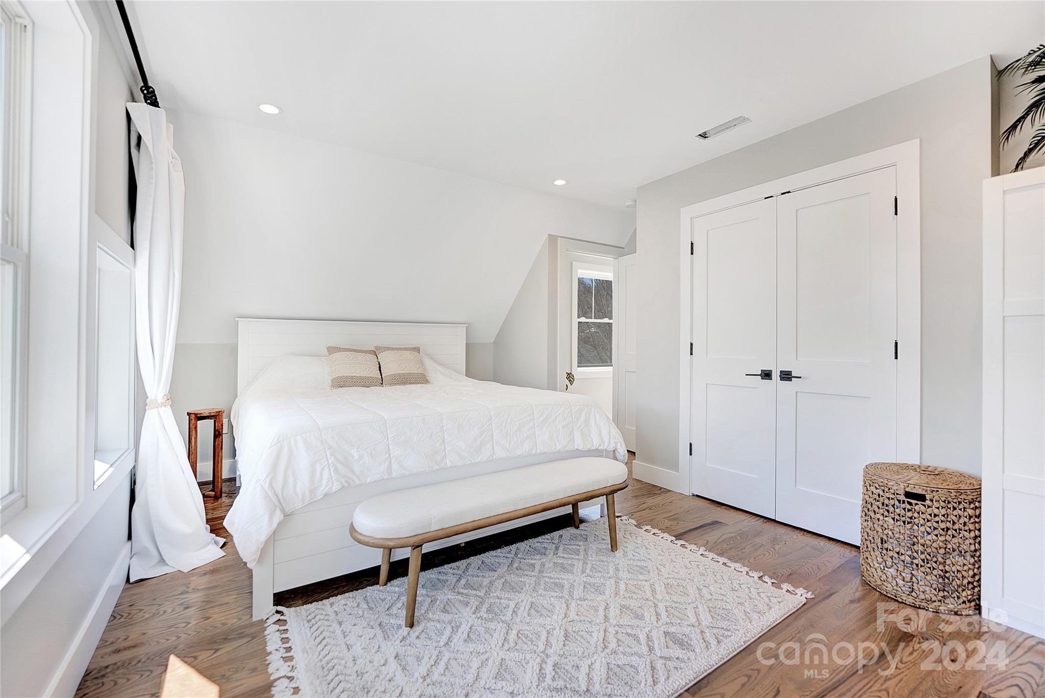 7 Mountain View Avenue