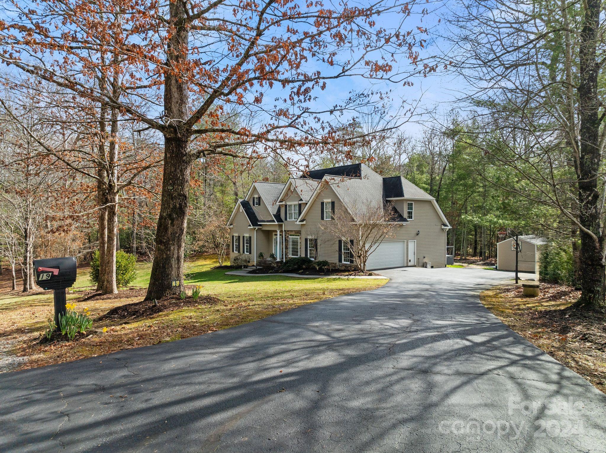 19 Alexander Crest Drive