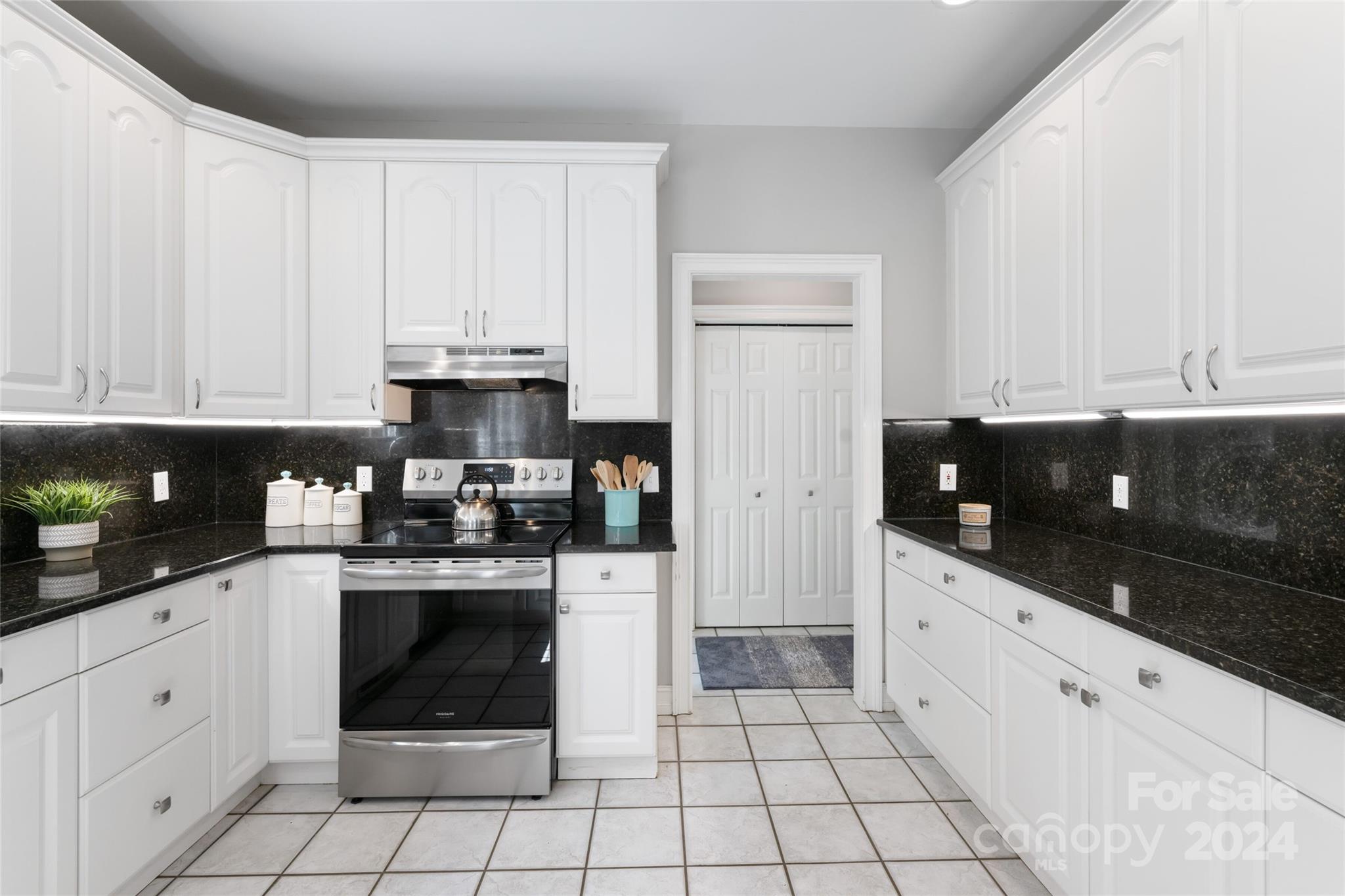 19 Alexander Crest Drive