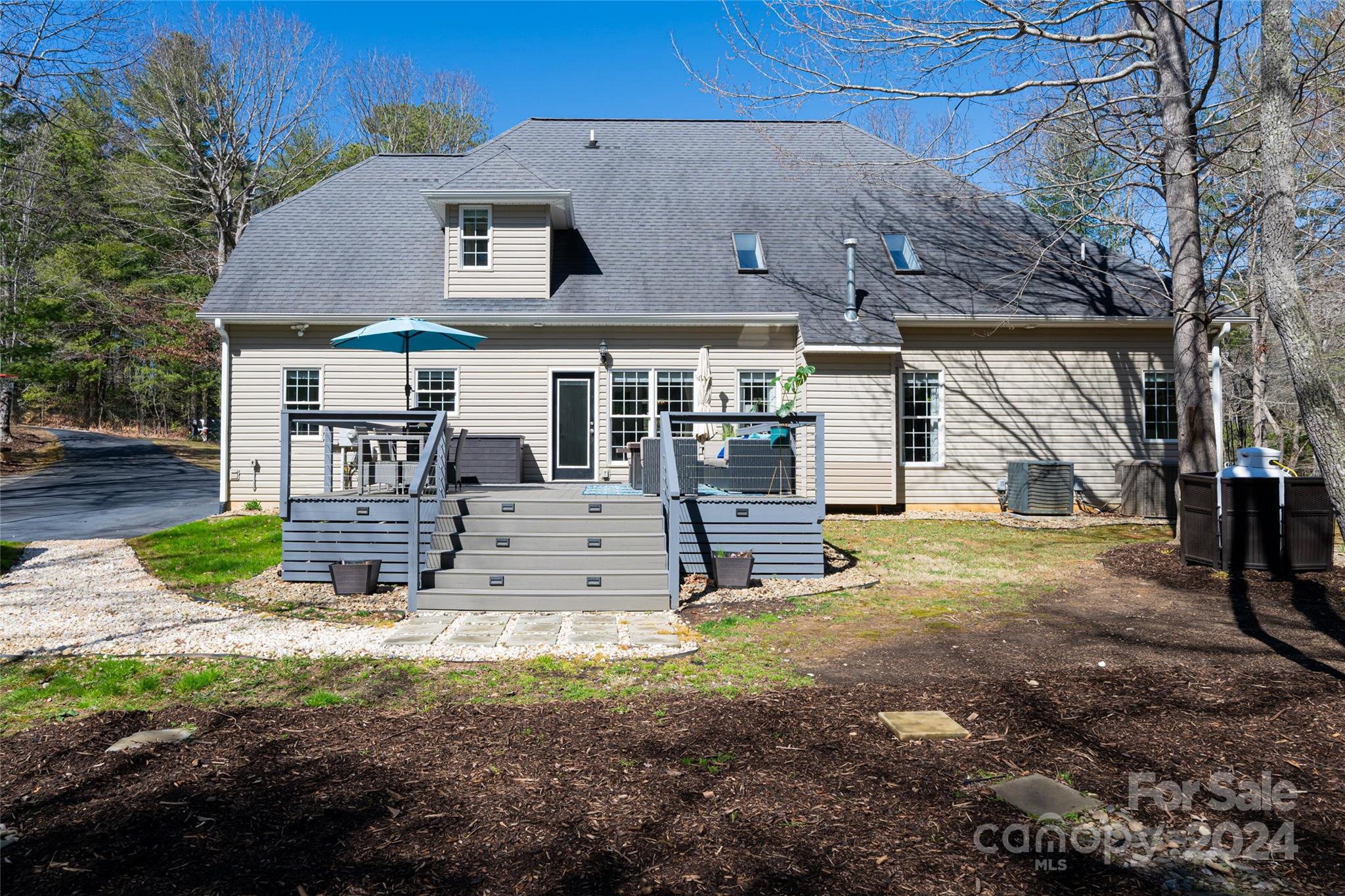 19 Alexander Crest Drive