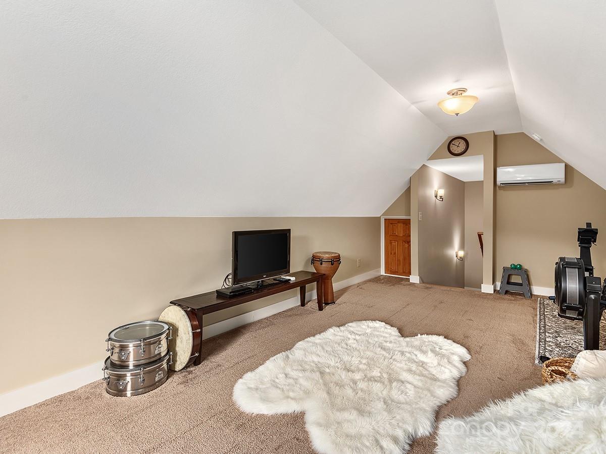 70 Skytop Farm Lane
