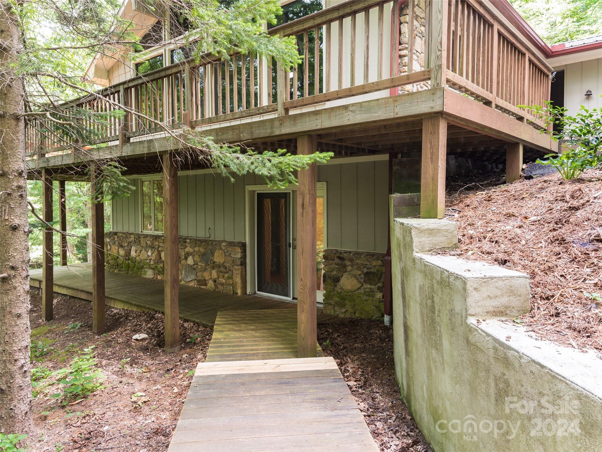667 Pinners Cove Road
