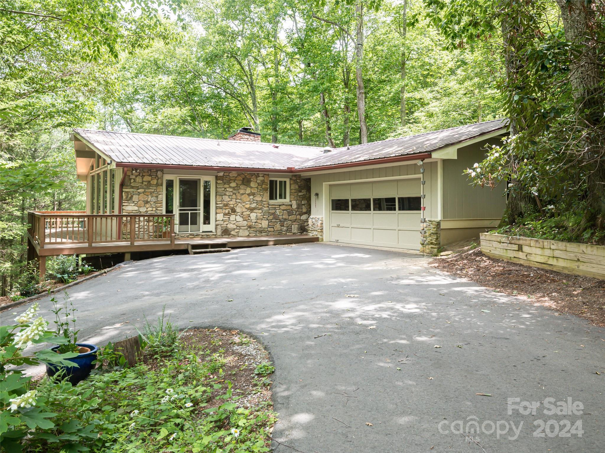 667 Pinners Cove Road