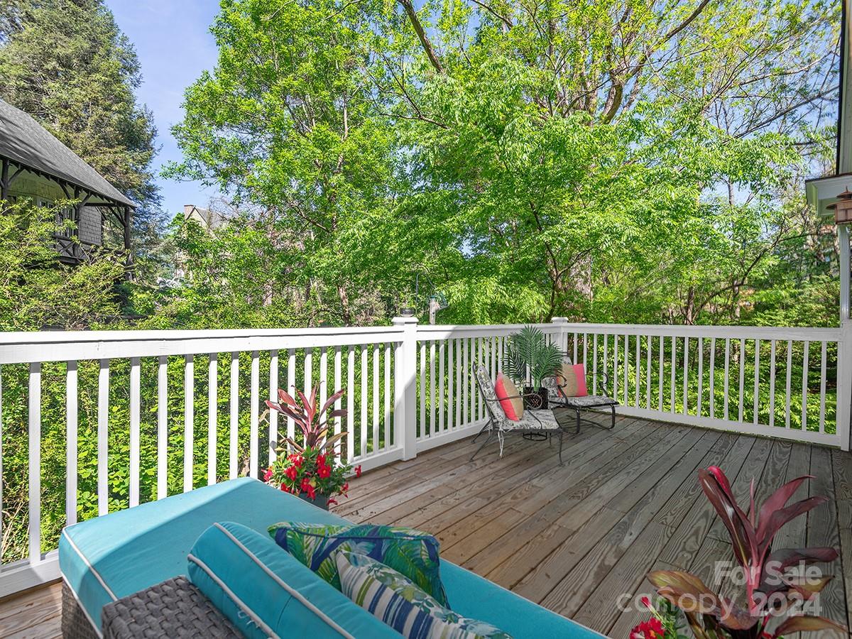 16 Cherokee Road