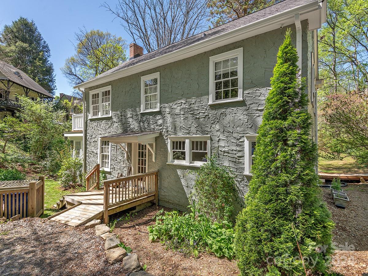 16 Cherokee Road