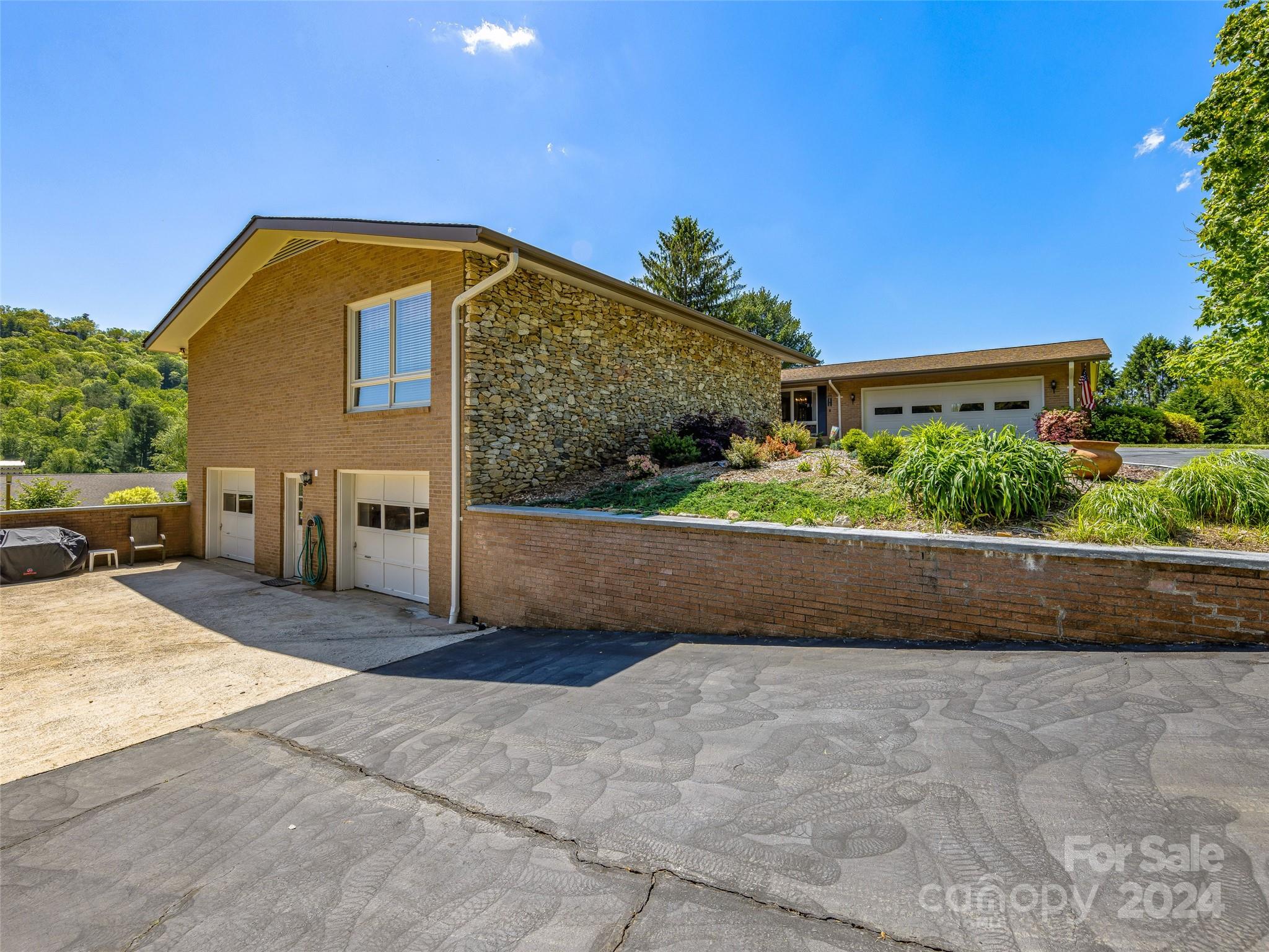 220 Northfield Court