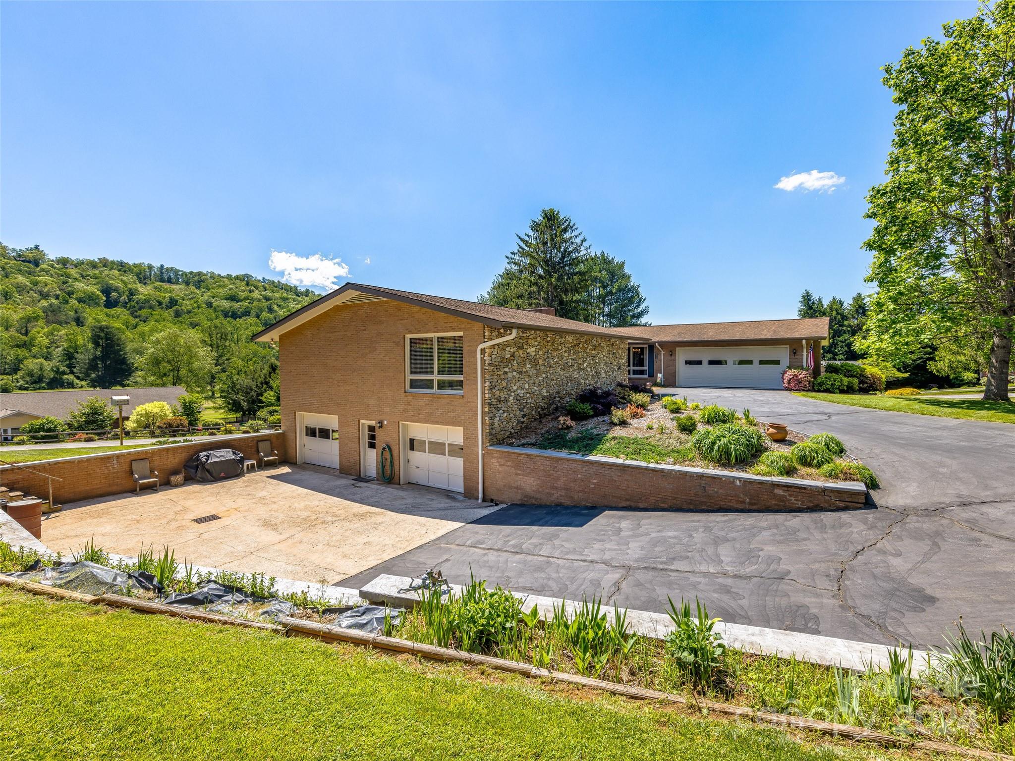 220 Northfield Court