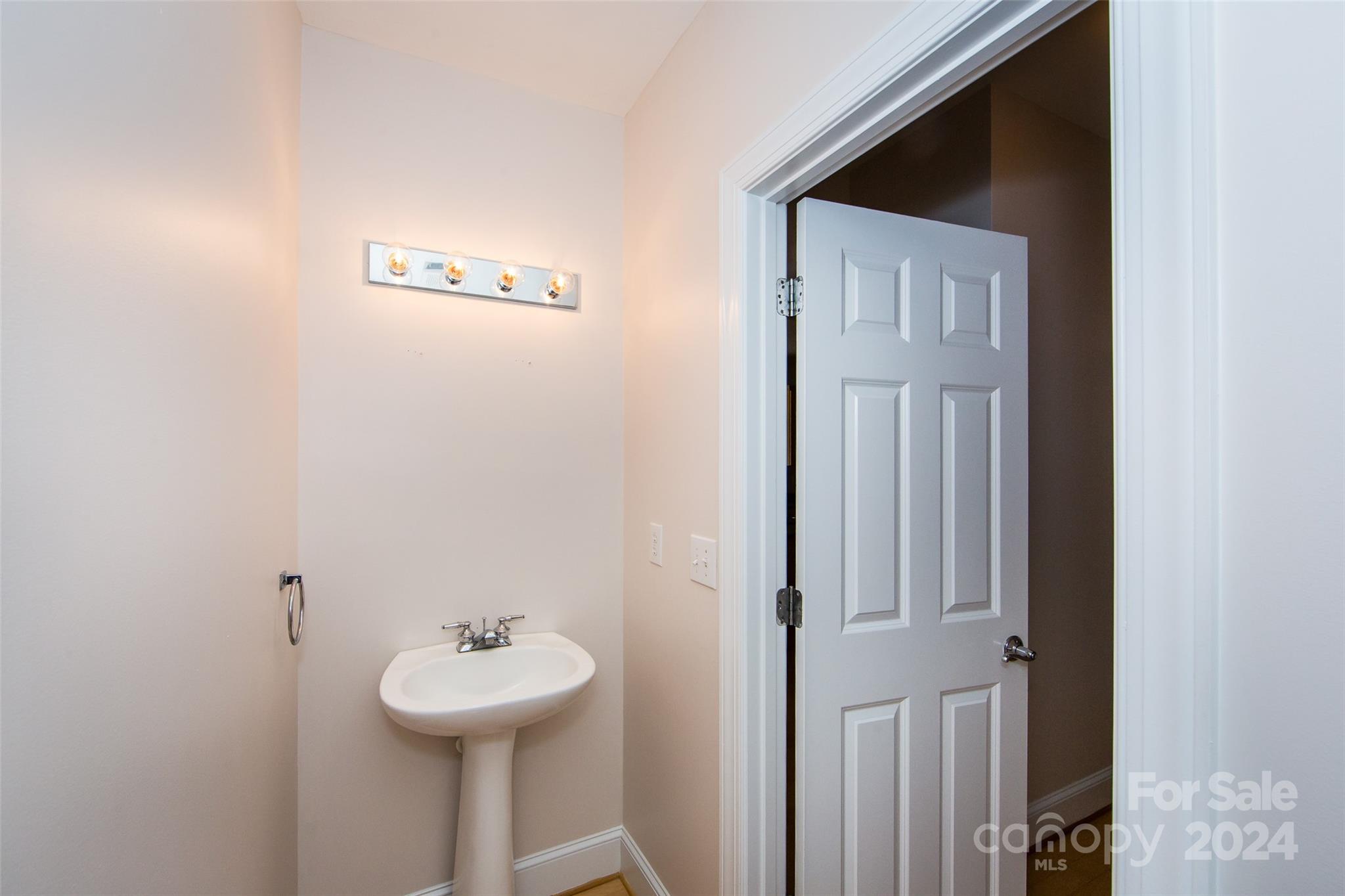 13808 Ballantyne Meadows Drive