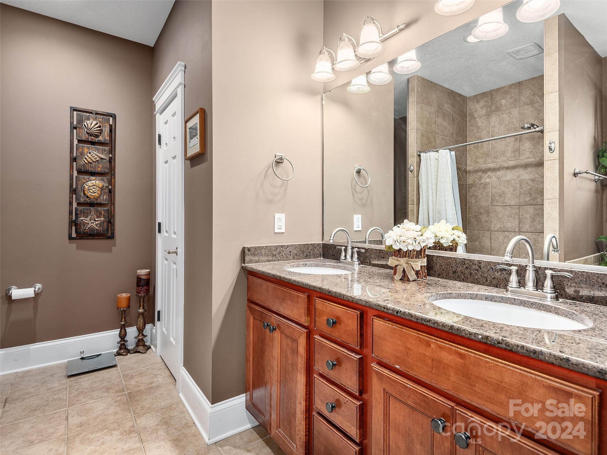 8 Old Farm House Road