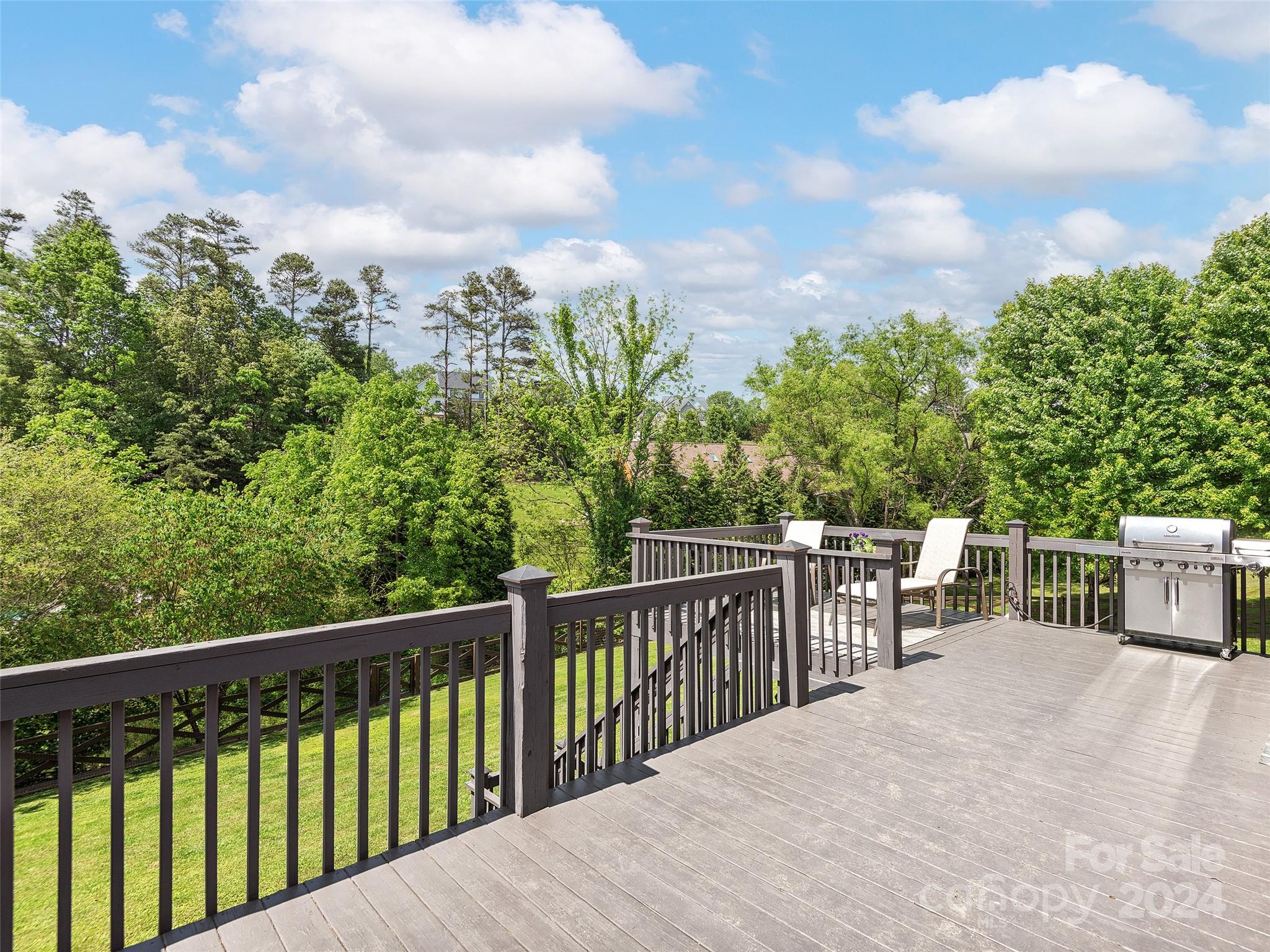 8 Old Farm House Road