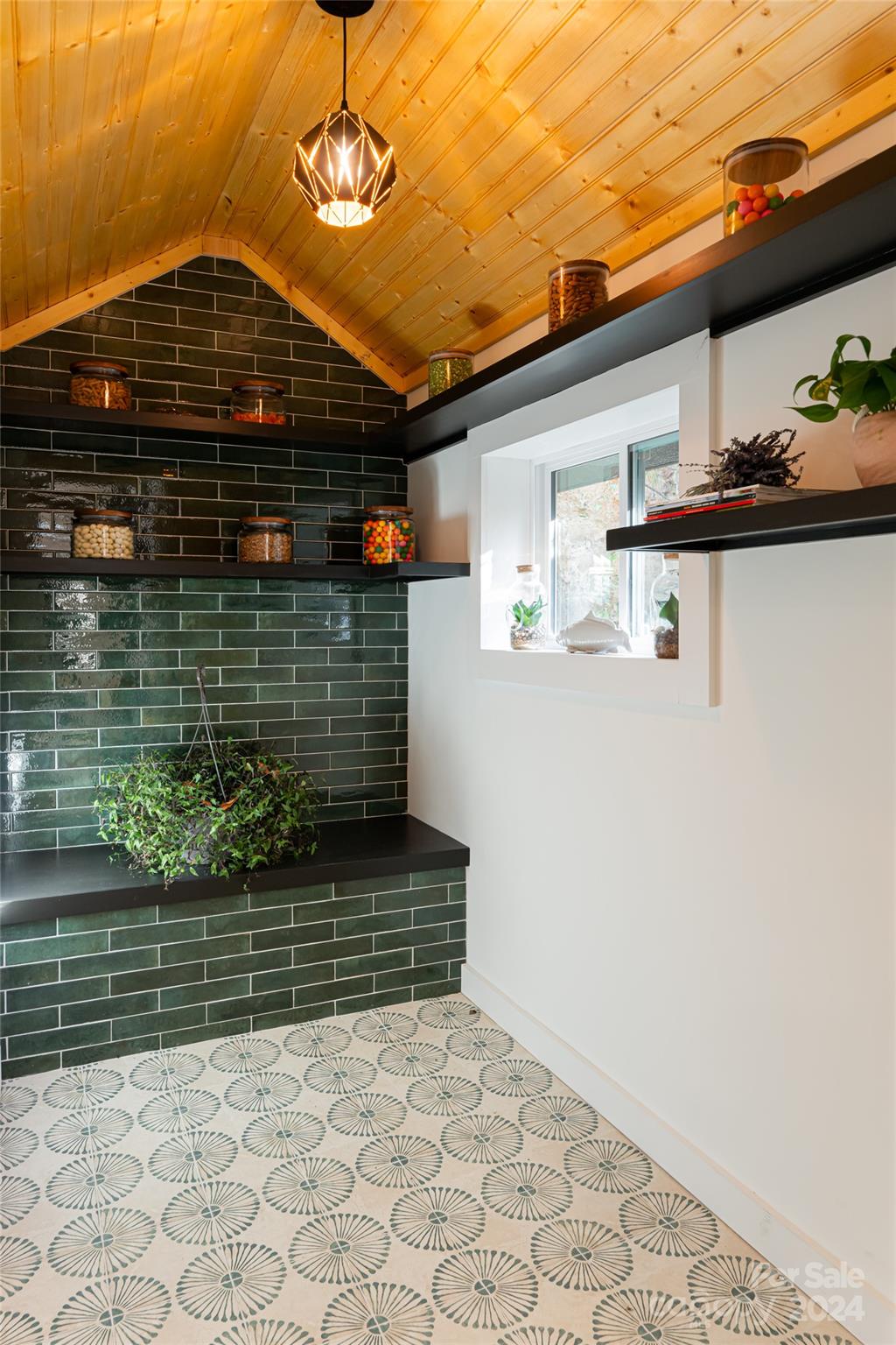 360 Blackberry Inn Road