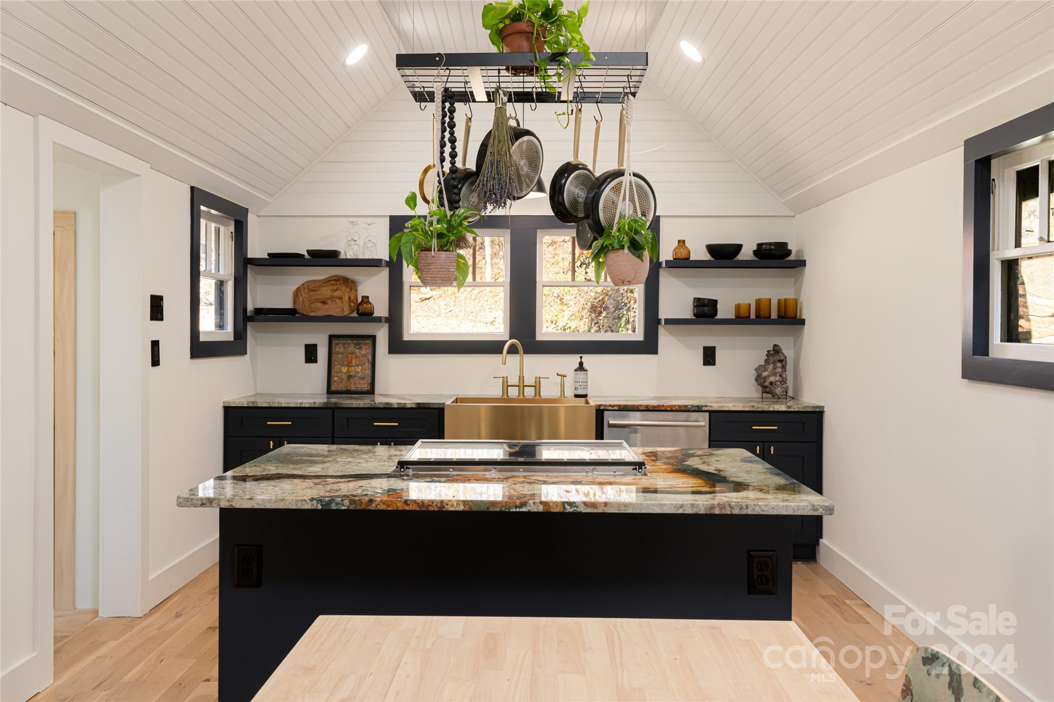 360 Blackberry Inn Road