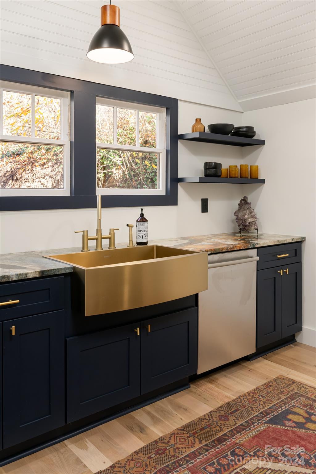 360 Blackberry Inn Road