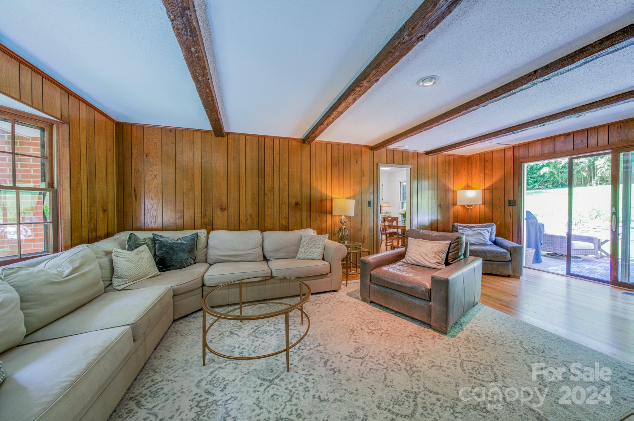 13 Forest Road