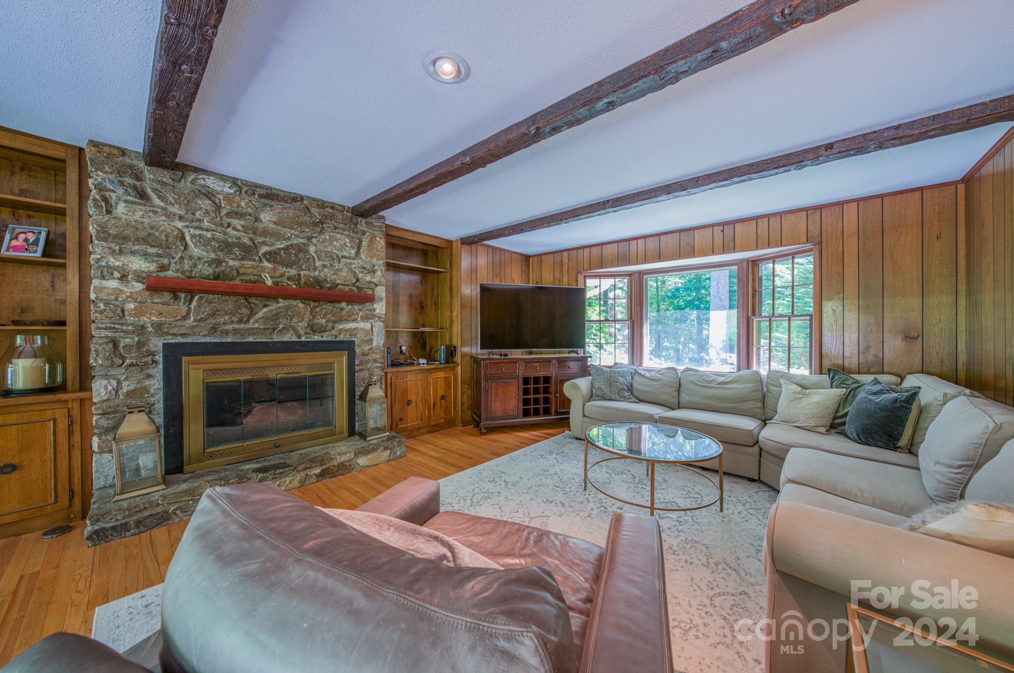 13 Forest Road