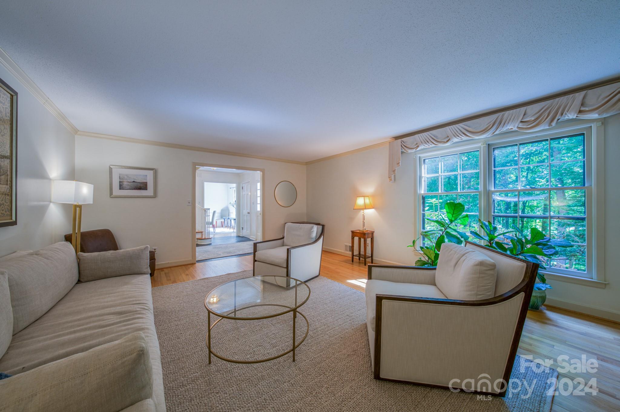 13 Forest Road