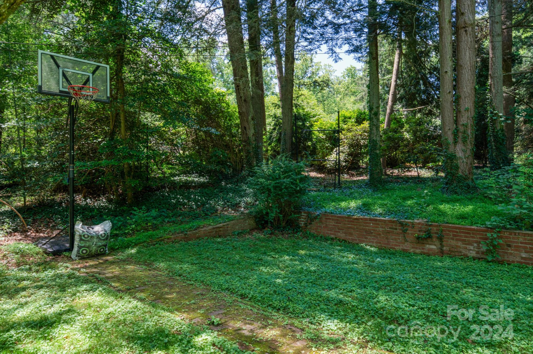 13 Forest Road