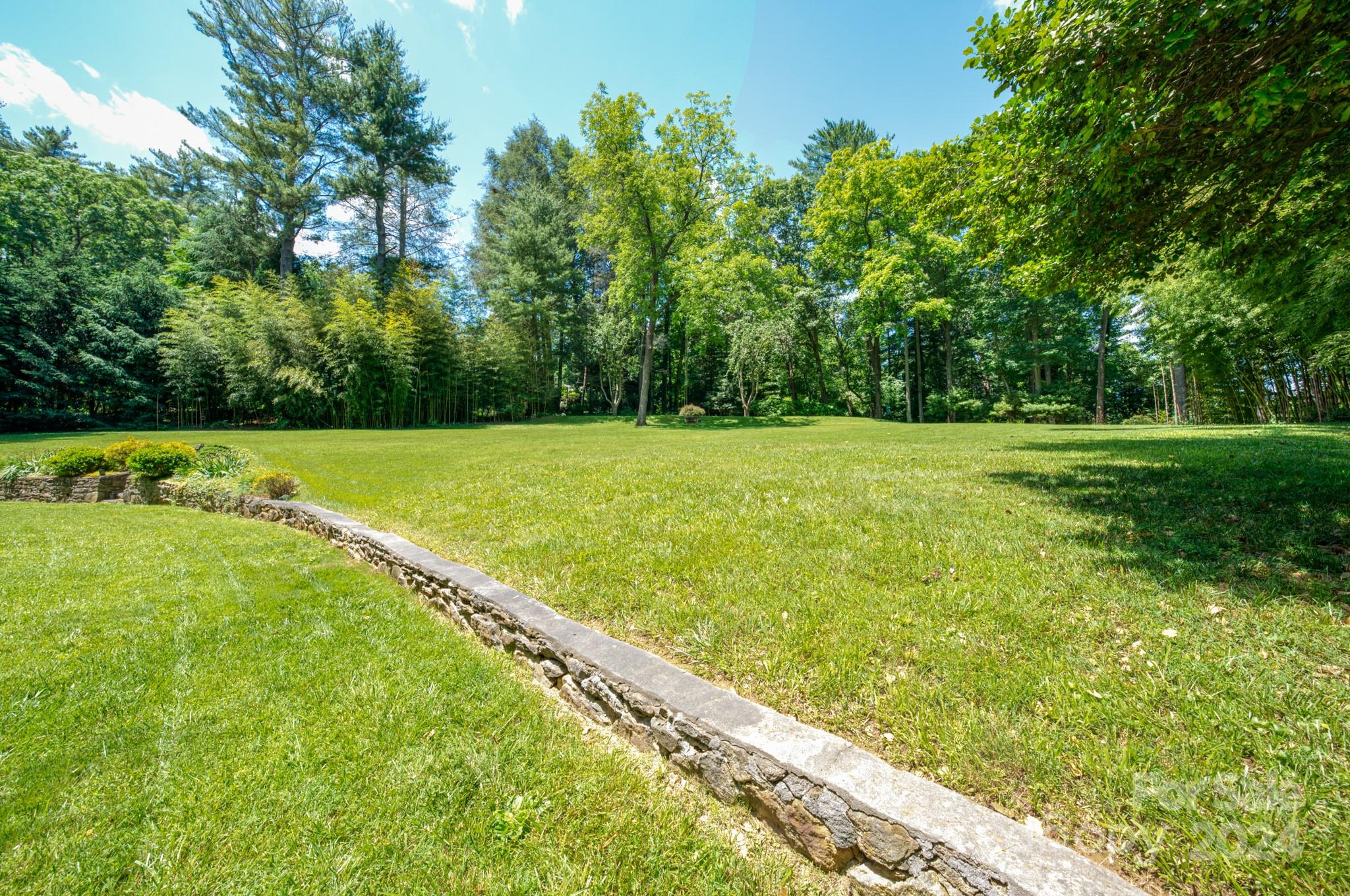 13 Forest Road