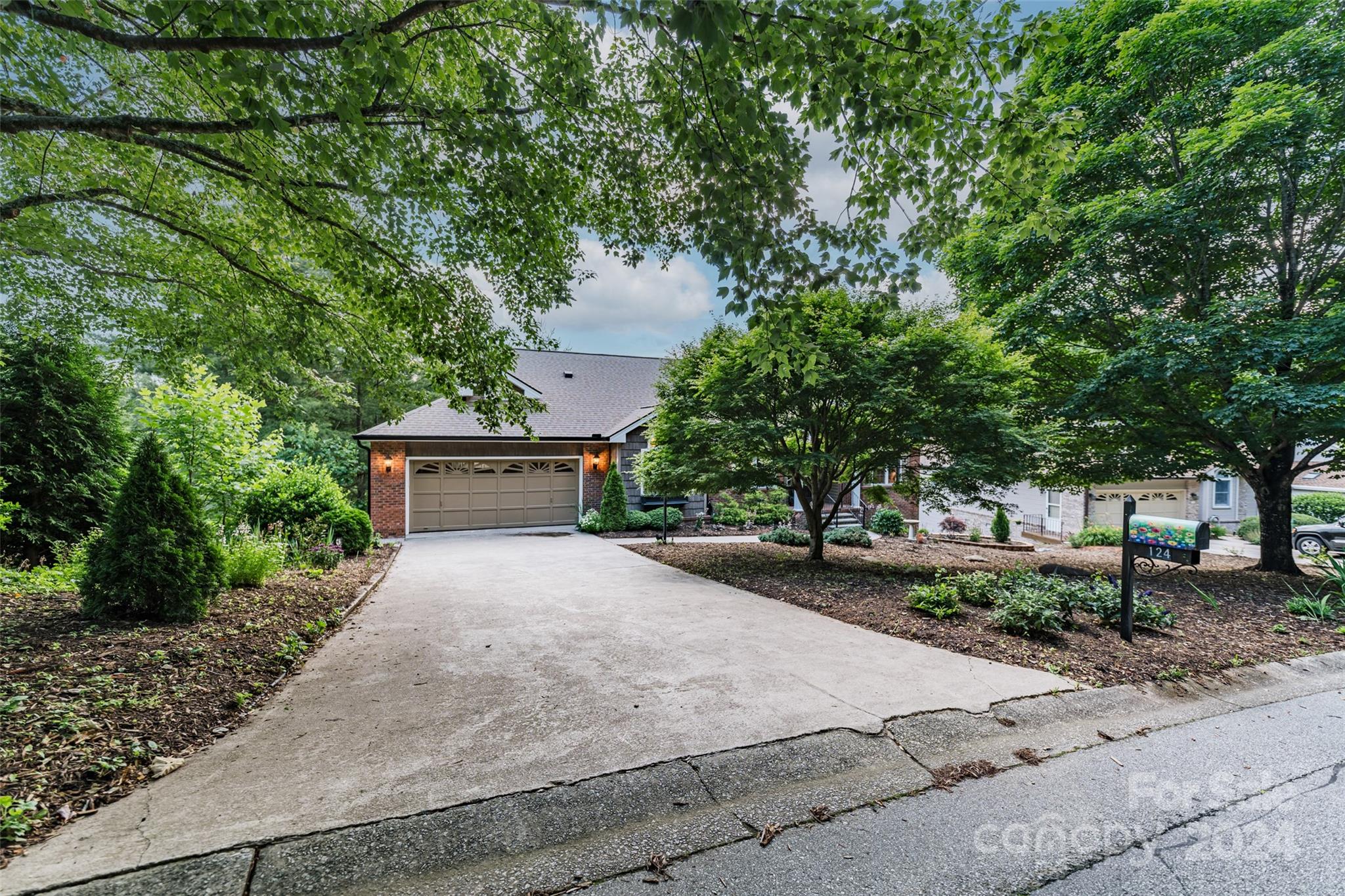 124 Jenny Lind Drive