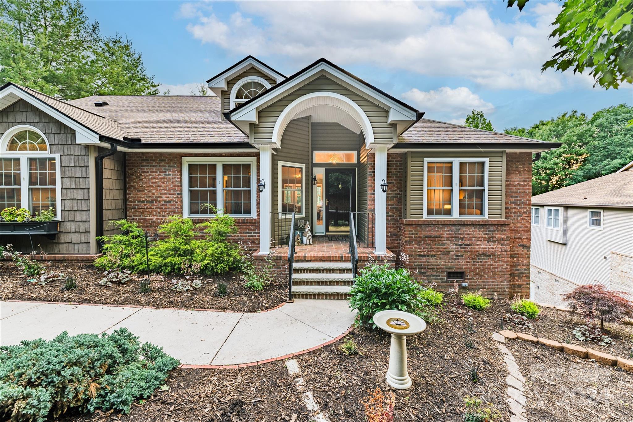 124 Jenny Lind Drive