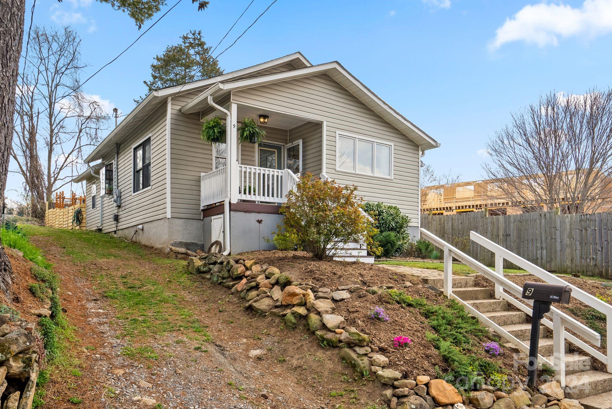 9 Hillside Street