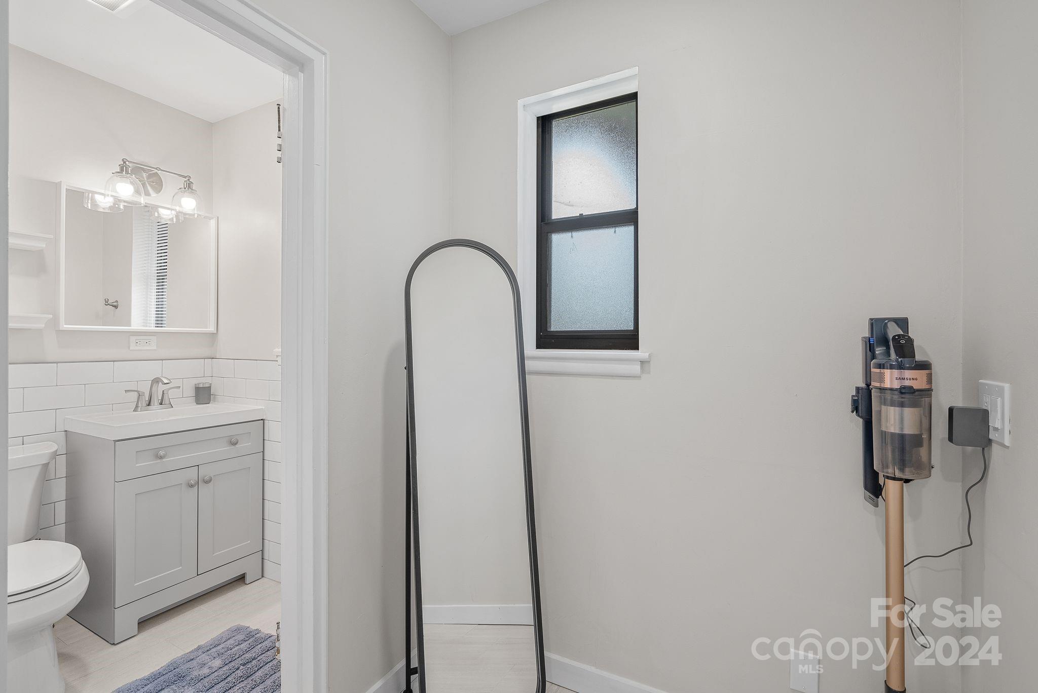 615 Biltmore Avenue Unit: F12