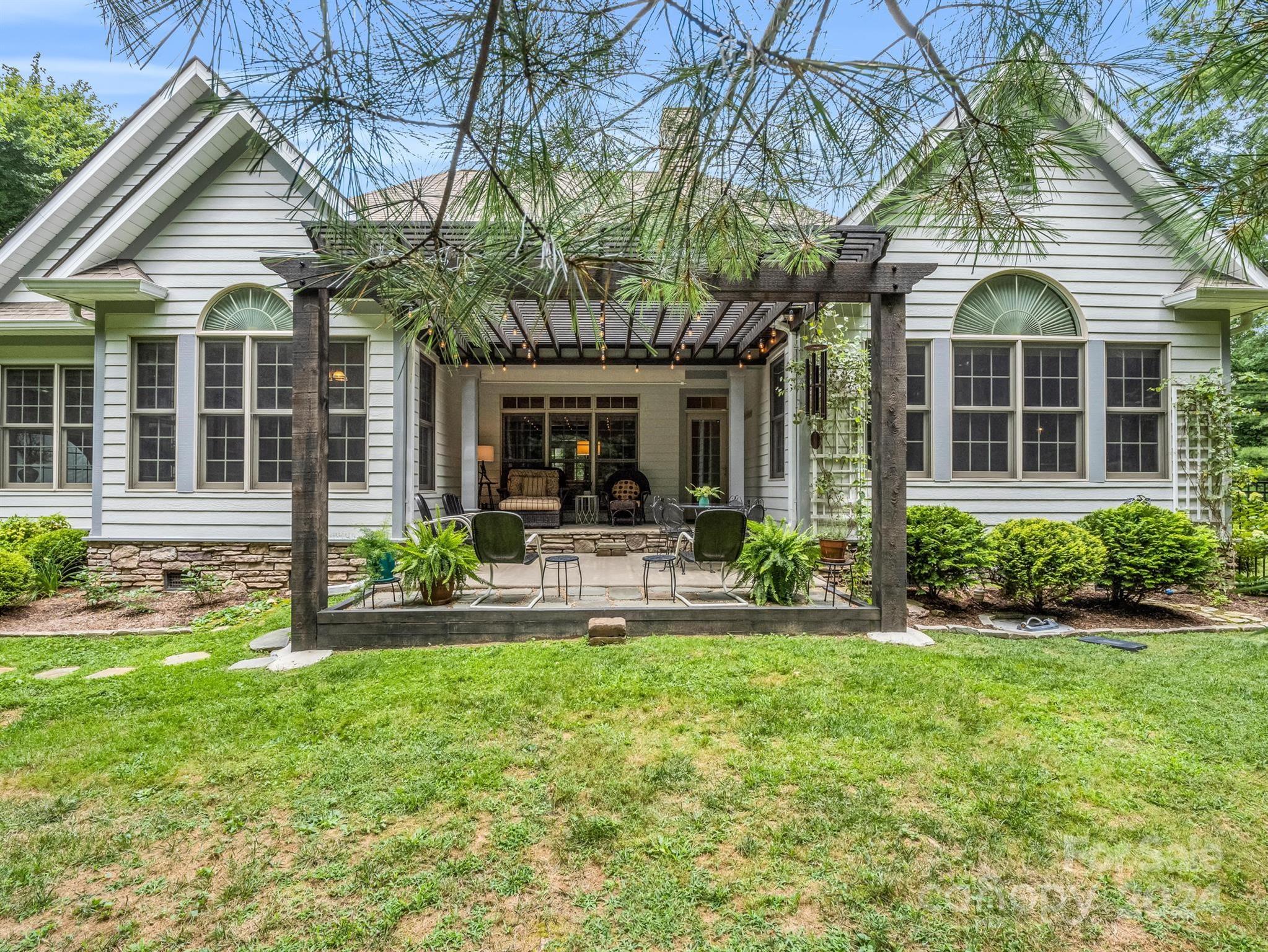 33 Willow Place Circle