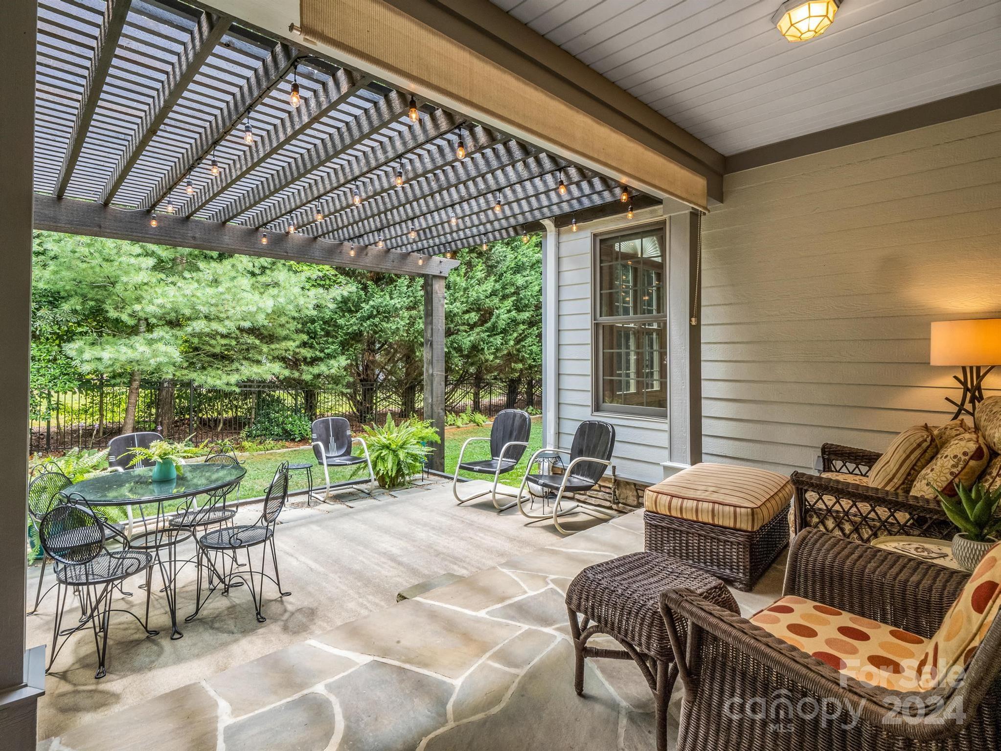 33 Willow Place Circle